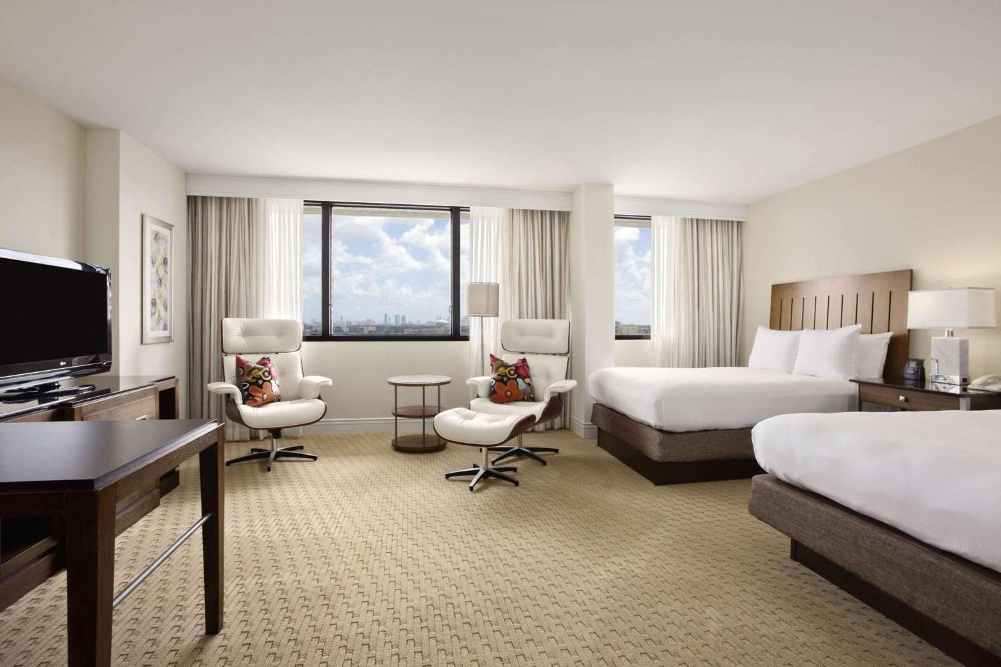 Deluxe Queen Room Lagoon View
