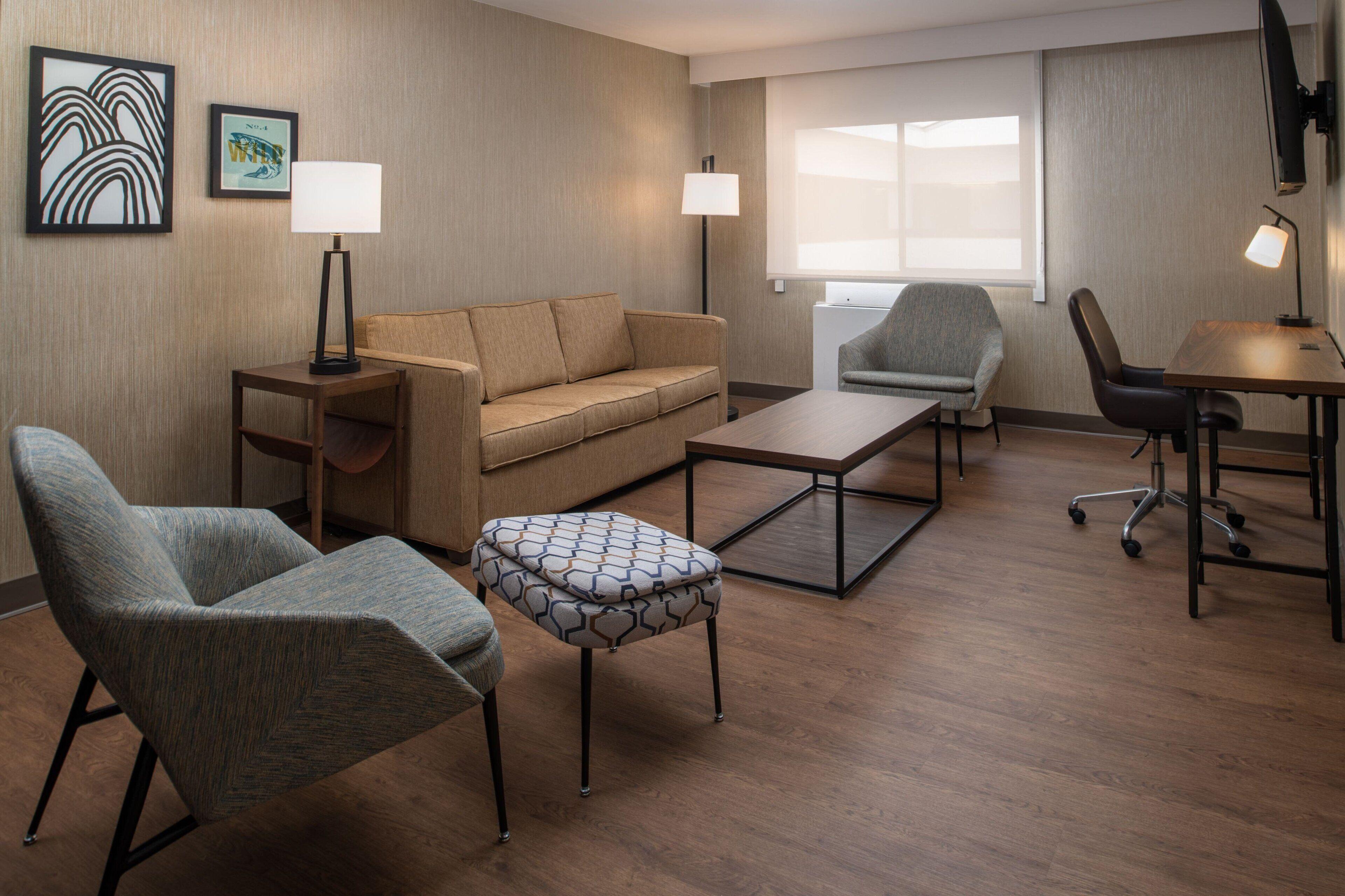 Traditional King Suite Sofa Bed Pool view Mobility Accessible Roll Shower