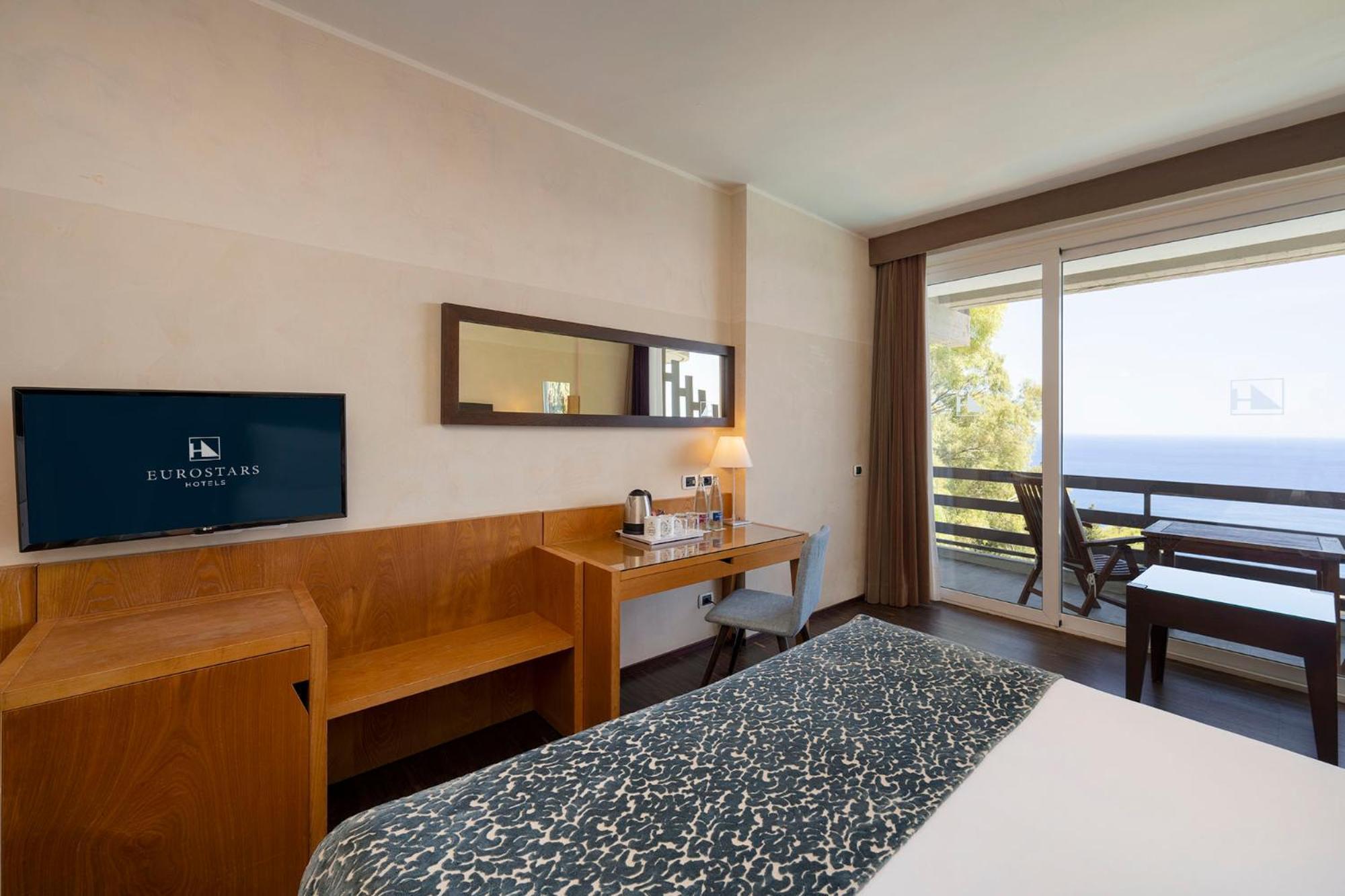 Double or Twin Room Premium Sea View