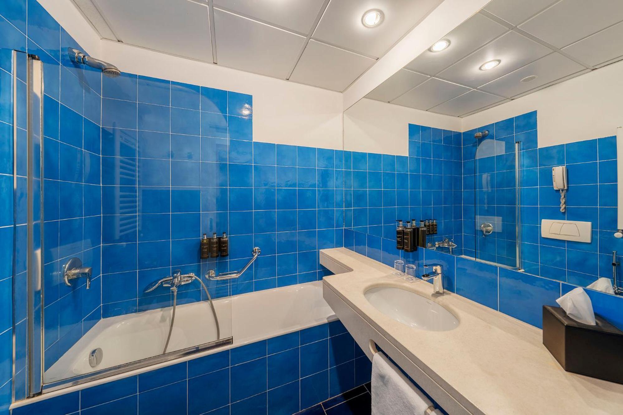 Double or Twin Room Side Sea View