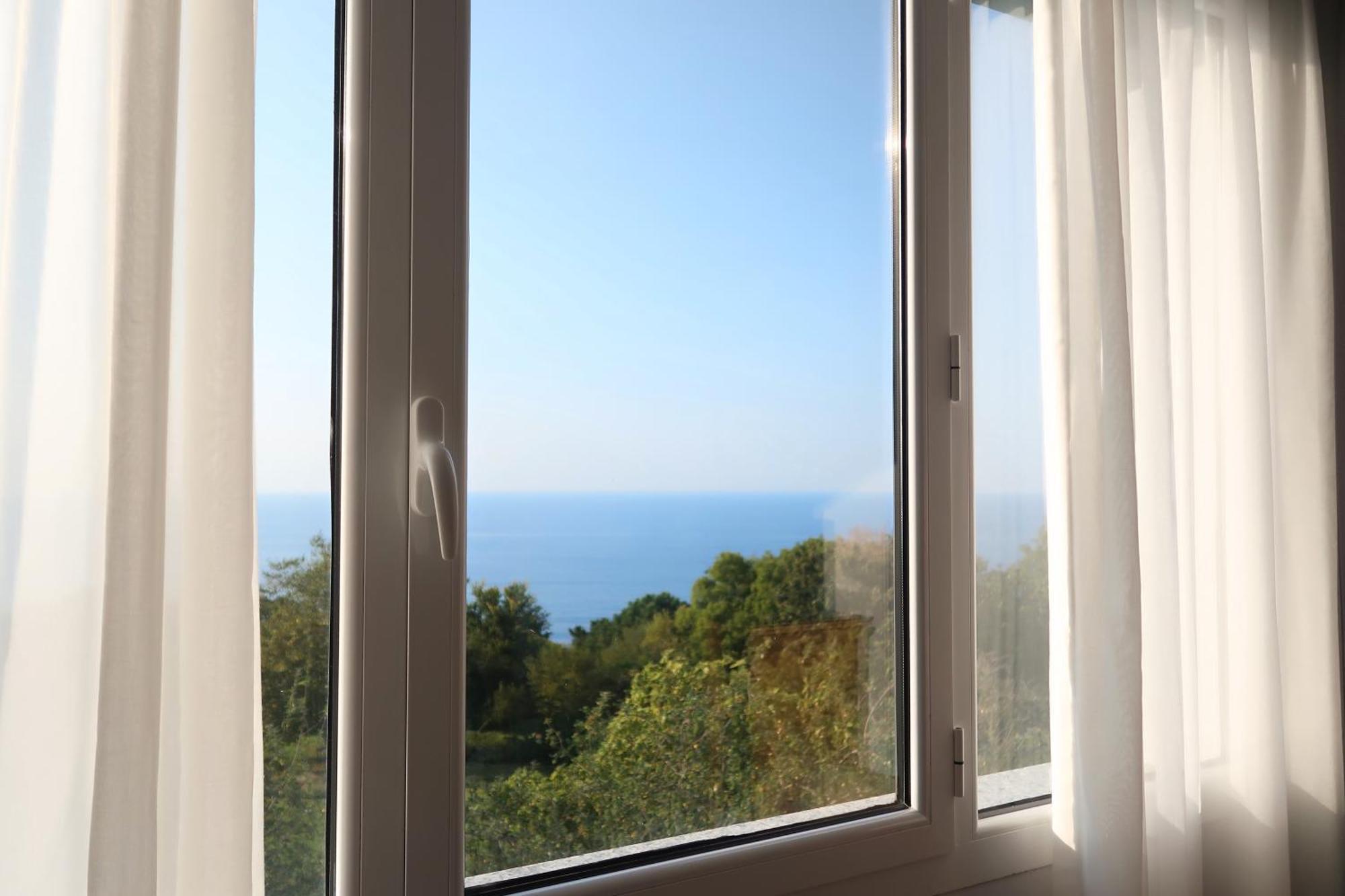 Double or Twin Room Sea View