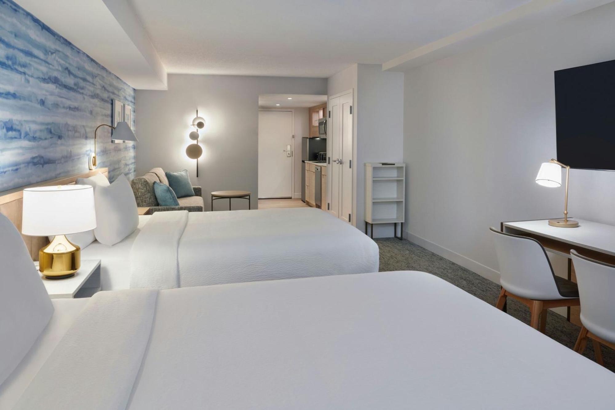 Studio Two Queen Beds City View