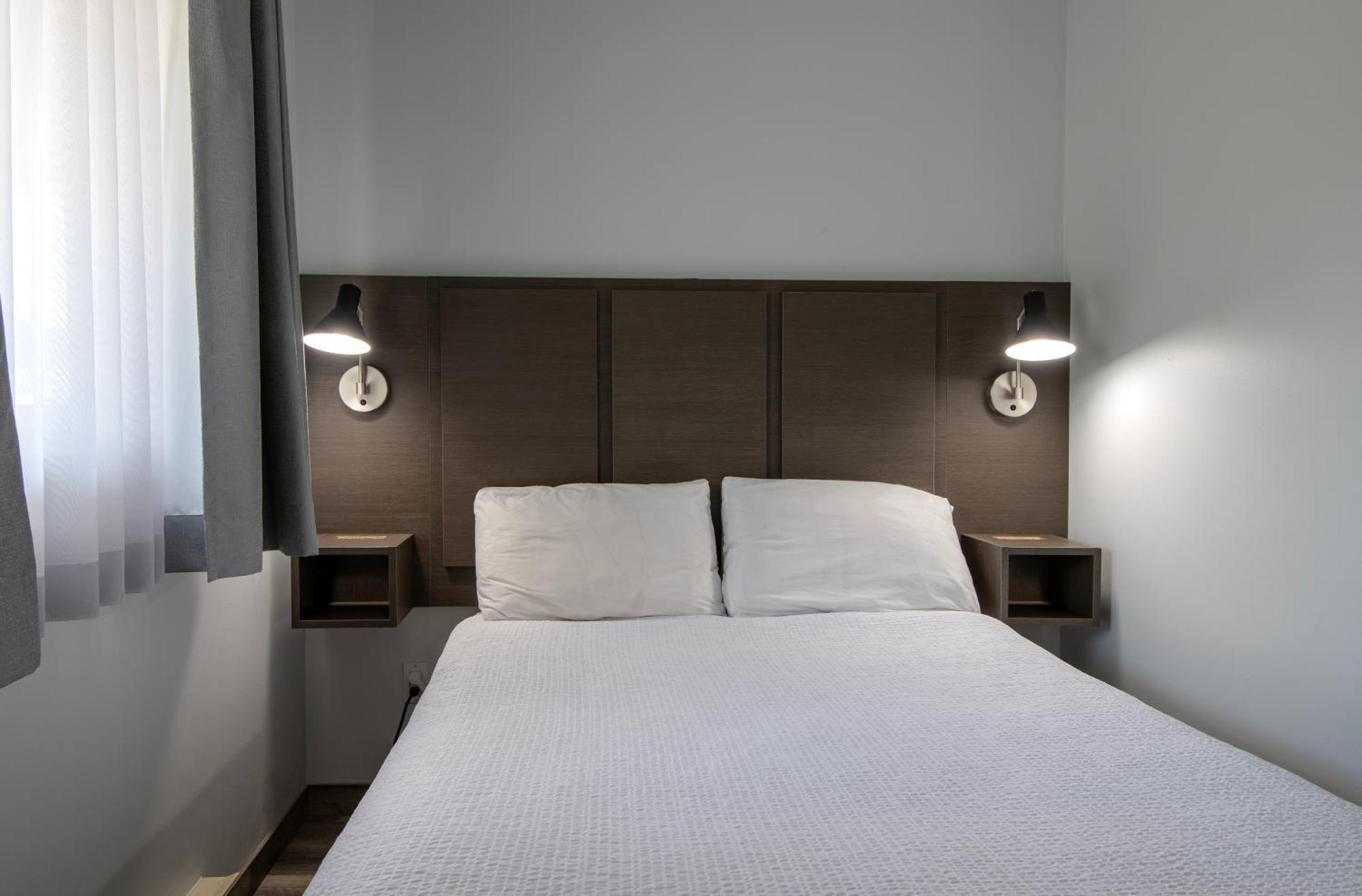 Queen Suite with Kitchenette