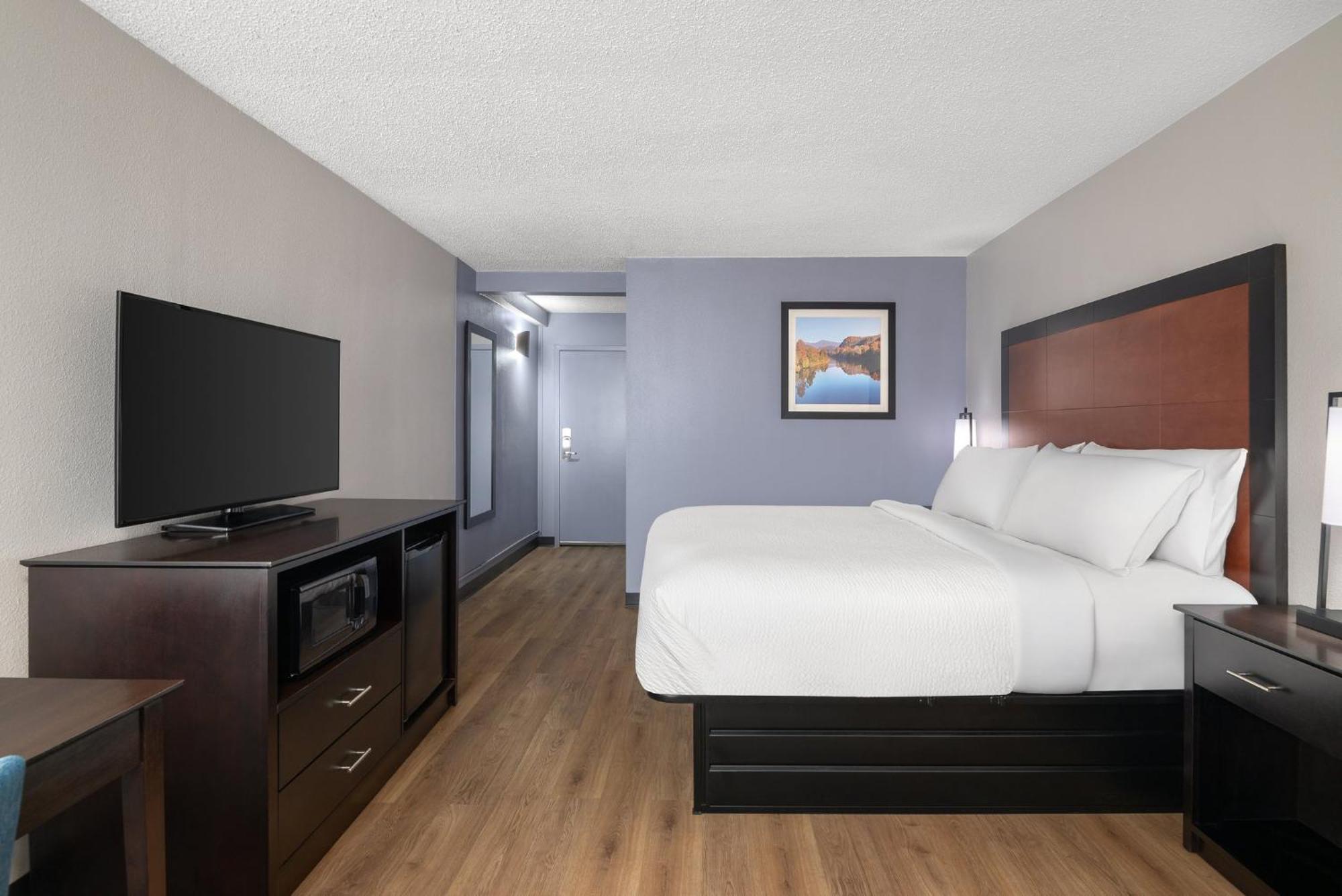 Standard King Room