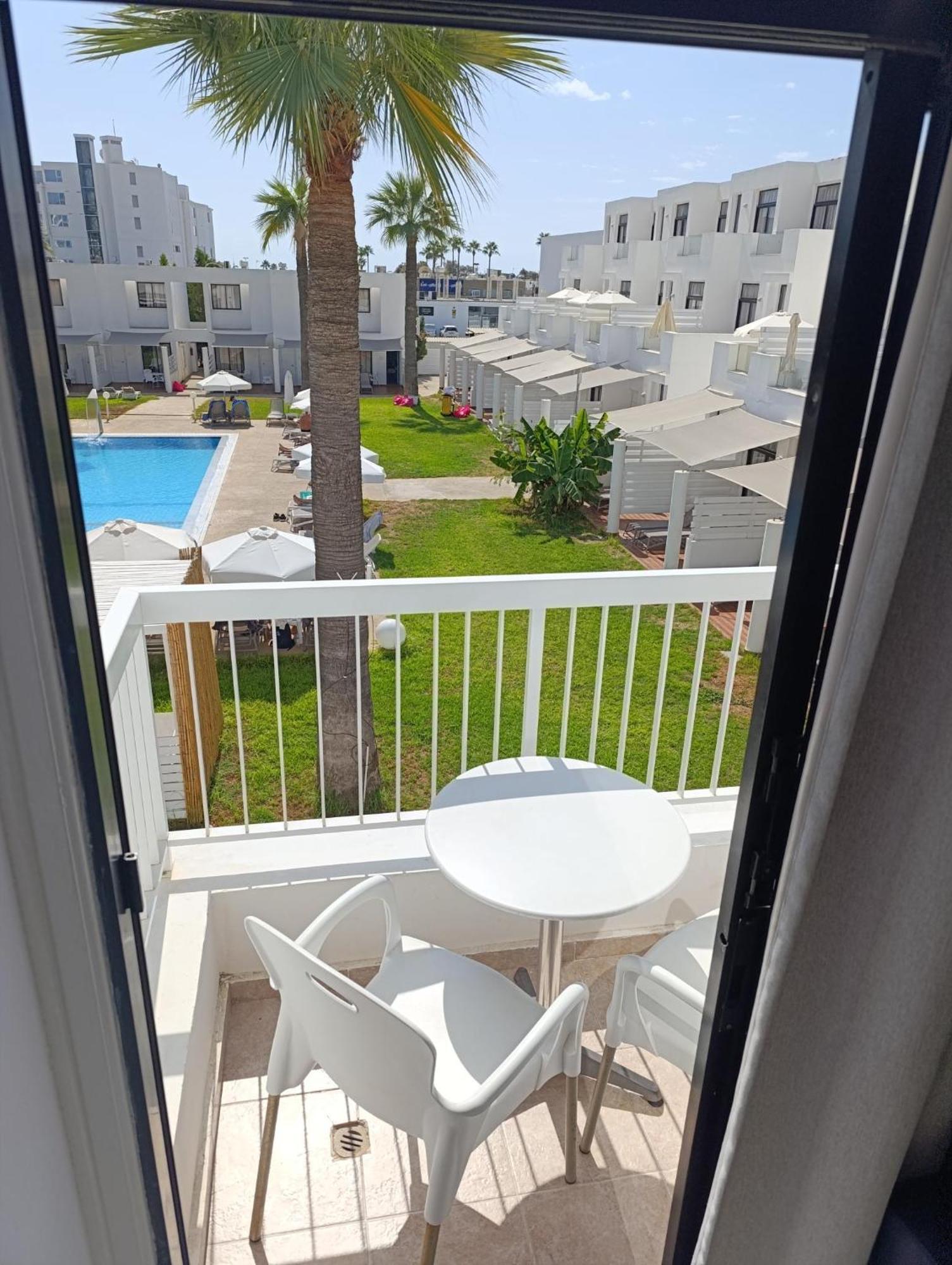Deluxe Studio Pool View