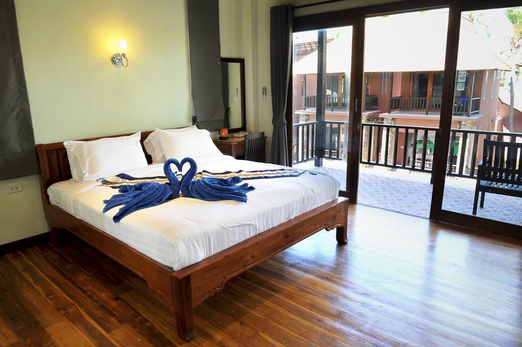 Habitación Doble Estándar con vistas a la piscina