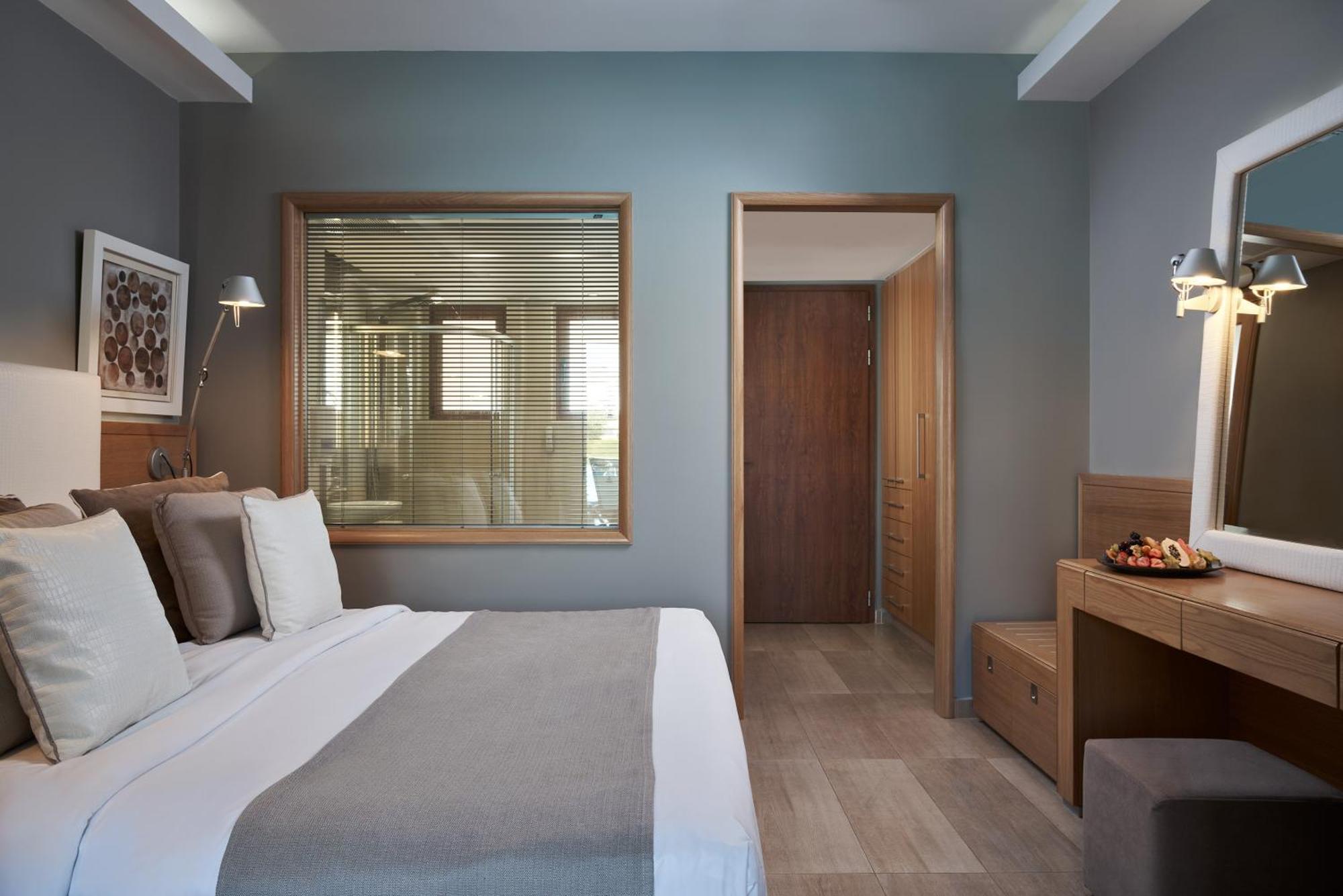Double Room Pool View Deluxe Area