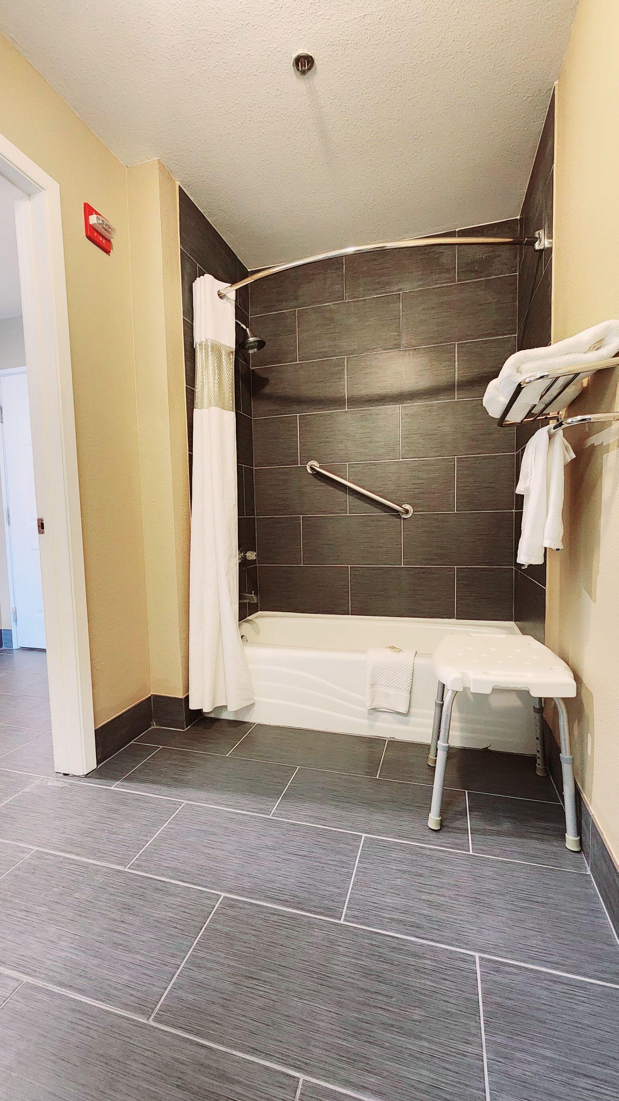 King Room with Mobility Access and Bathtub with Grab Bars, Non-Smoking