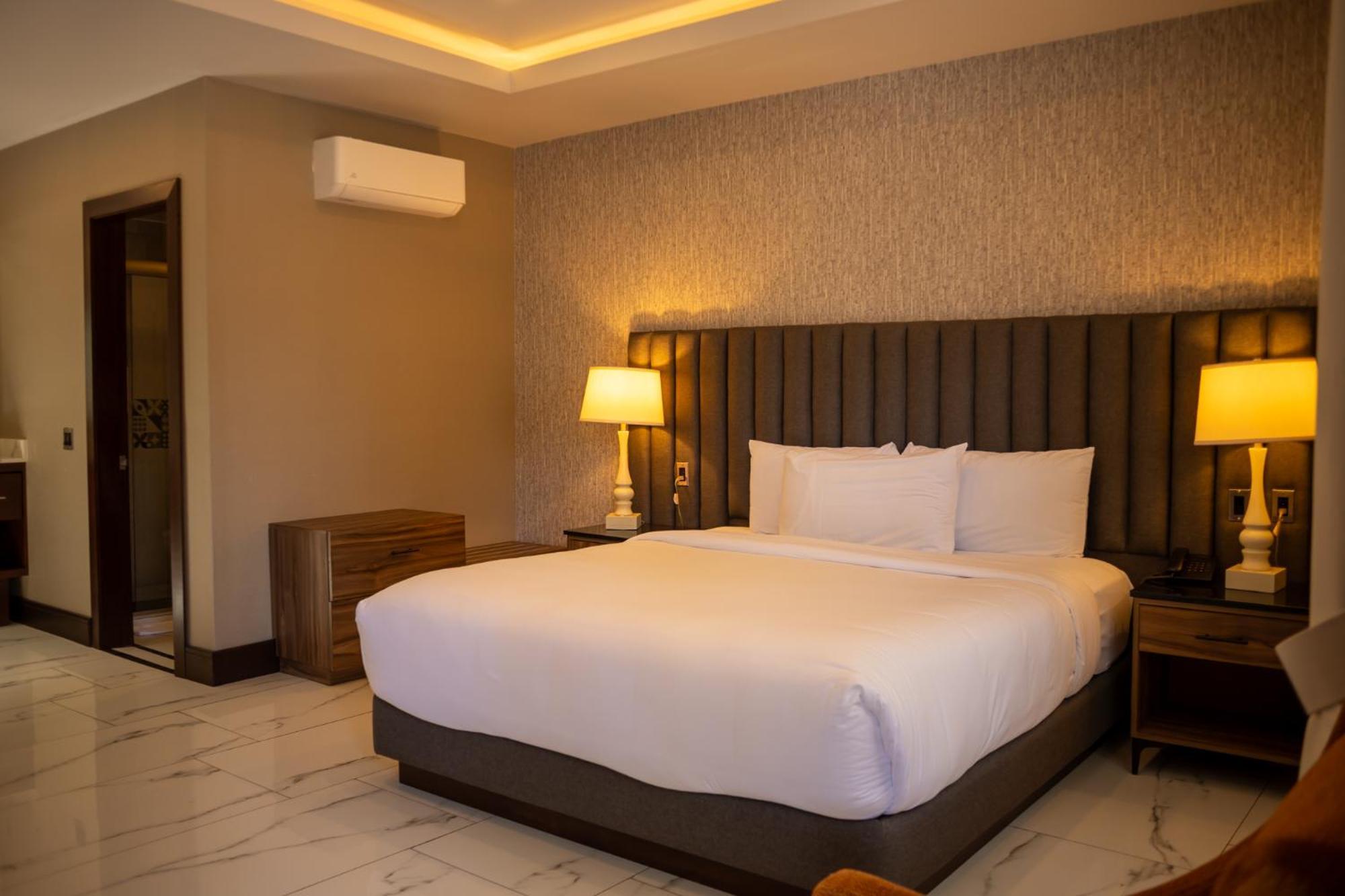 Deluxe Queen Room
