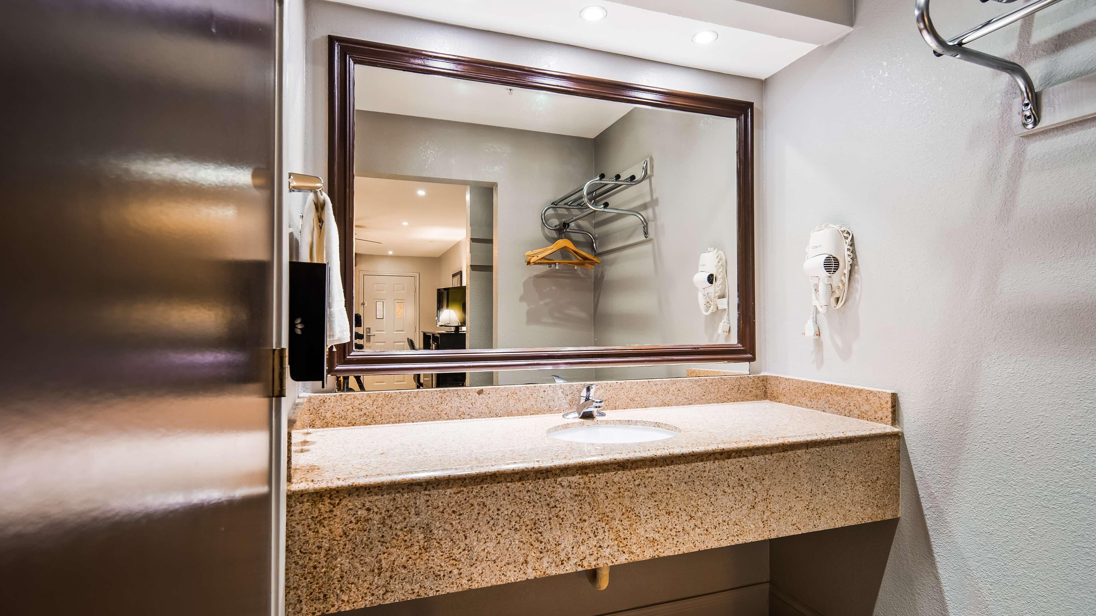 King Room with Spa Bath - Non-Smoking