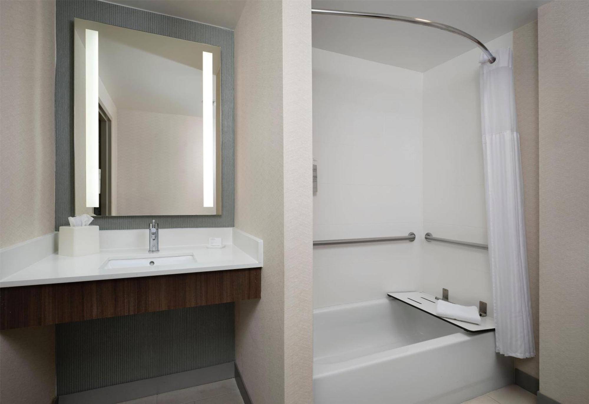 King Room with Tub - Mobility and Hearing Access
