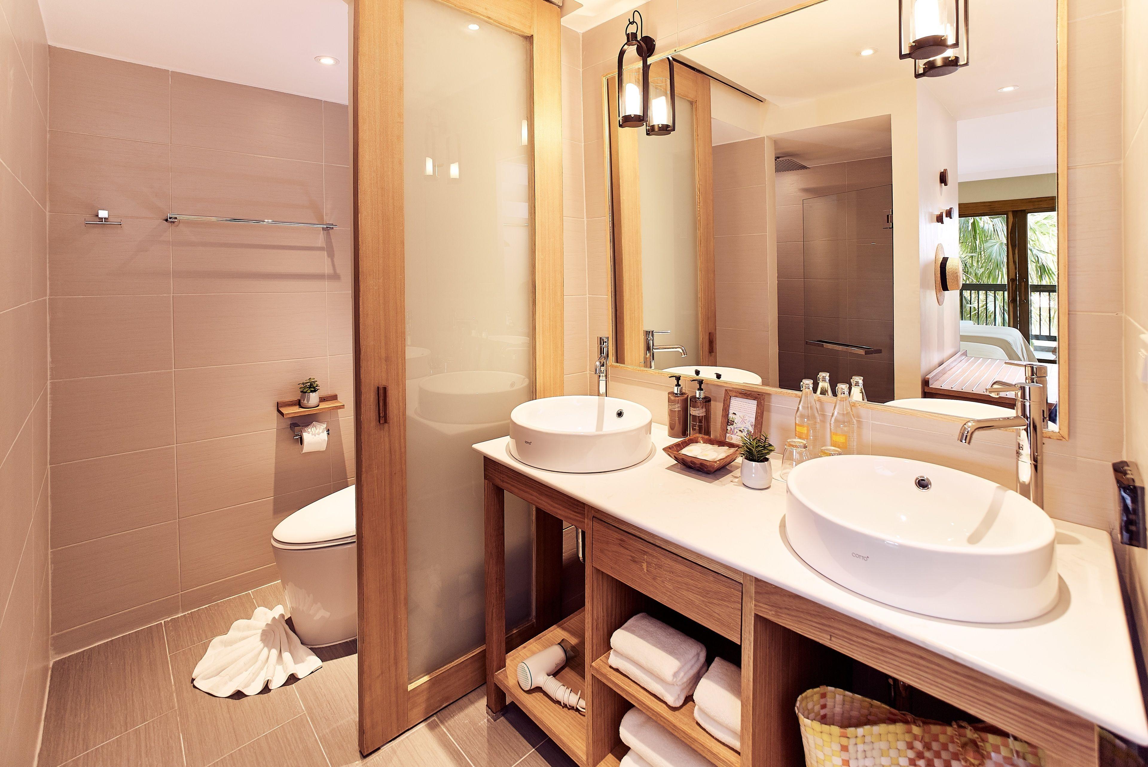 DLX Two Queens Room