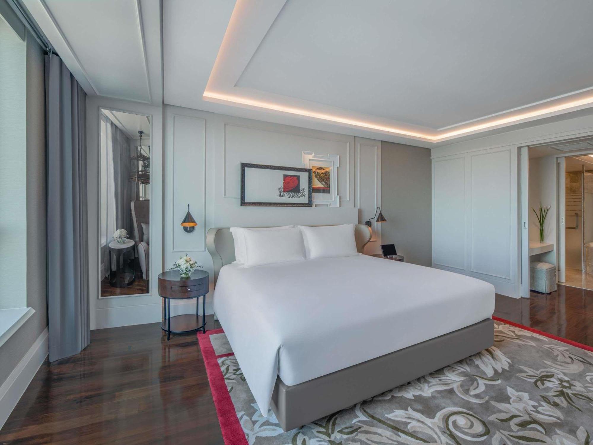 Suite Lit King-Size Prestige avec Accès au Club Millésime