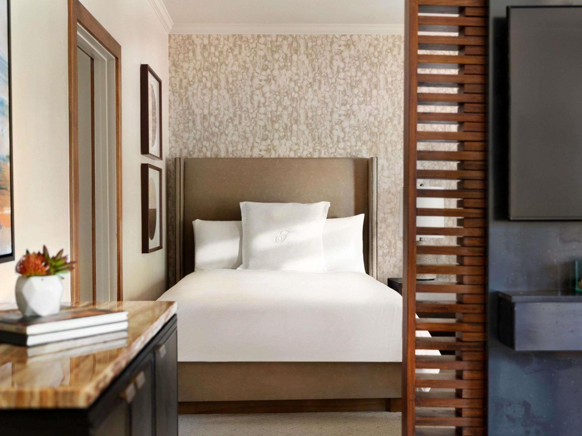 Fairmont Gold Junior King Suite with Golf View and Patio or Balcony