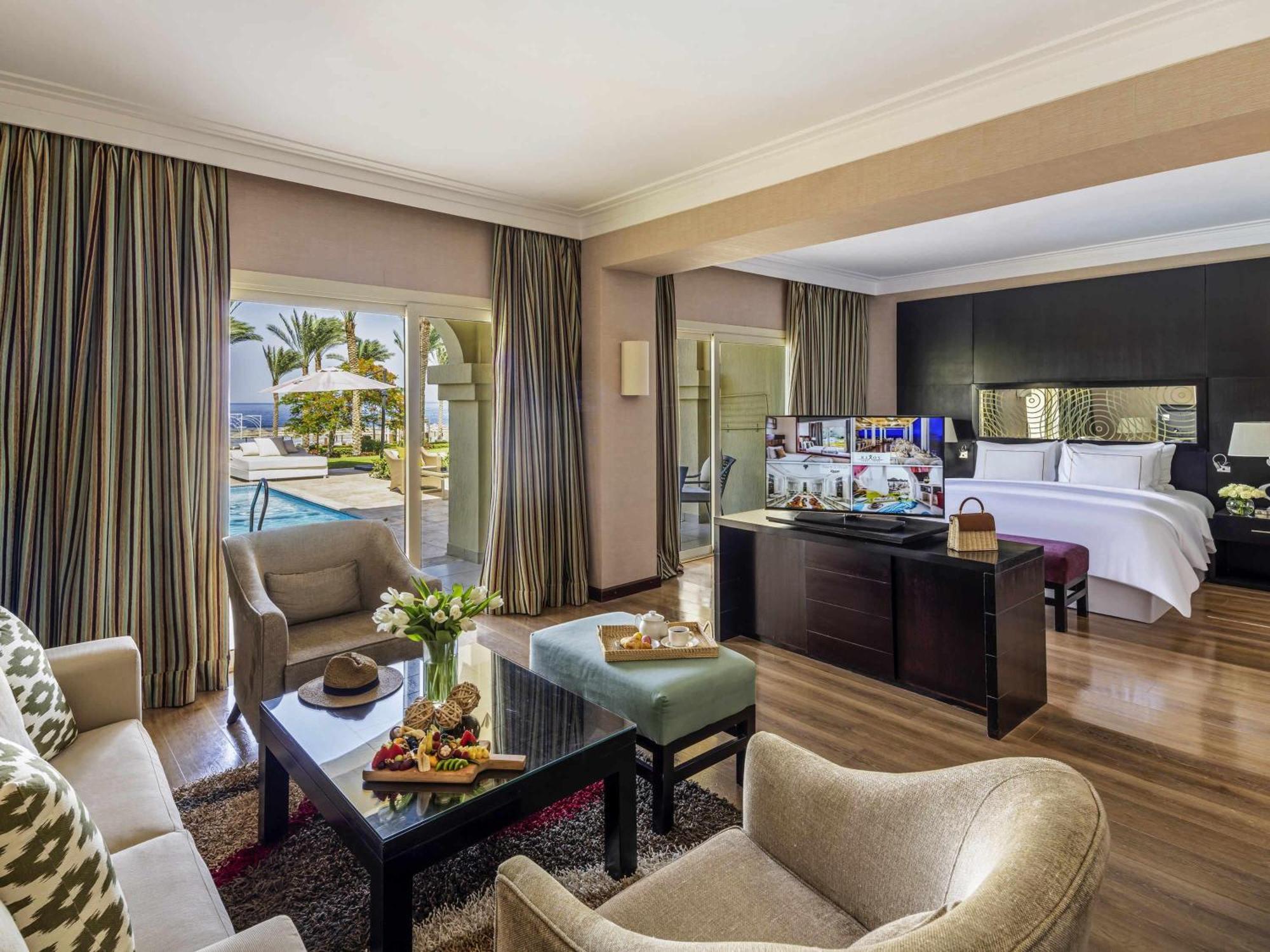 Swim-Up Suite,1717068021:JPEG