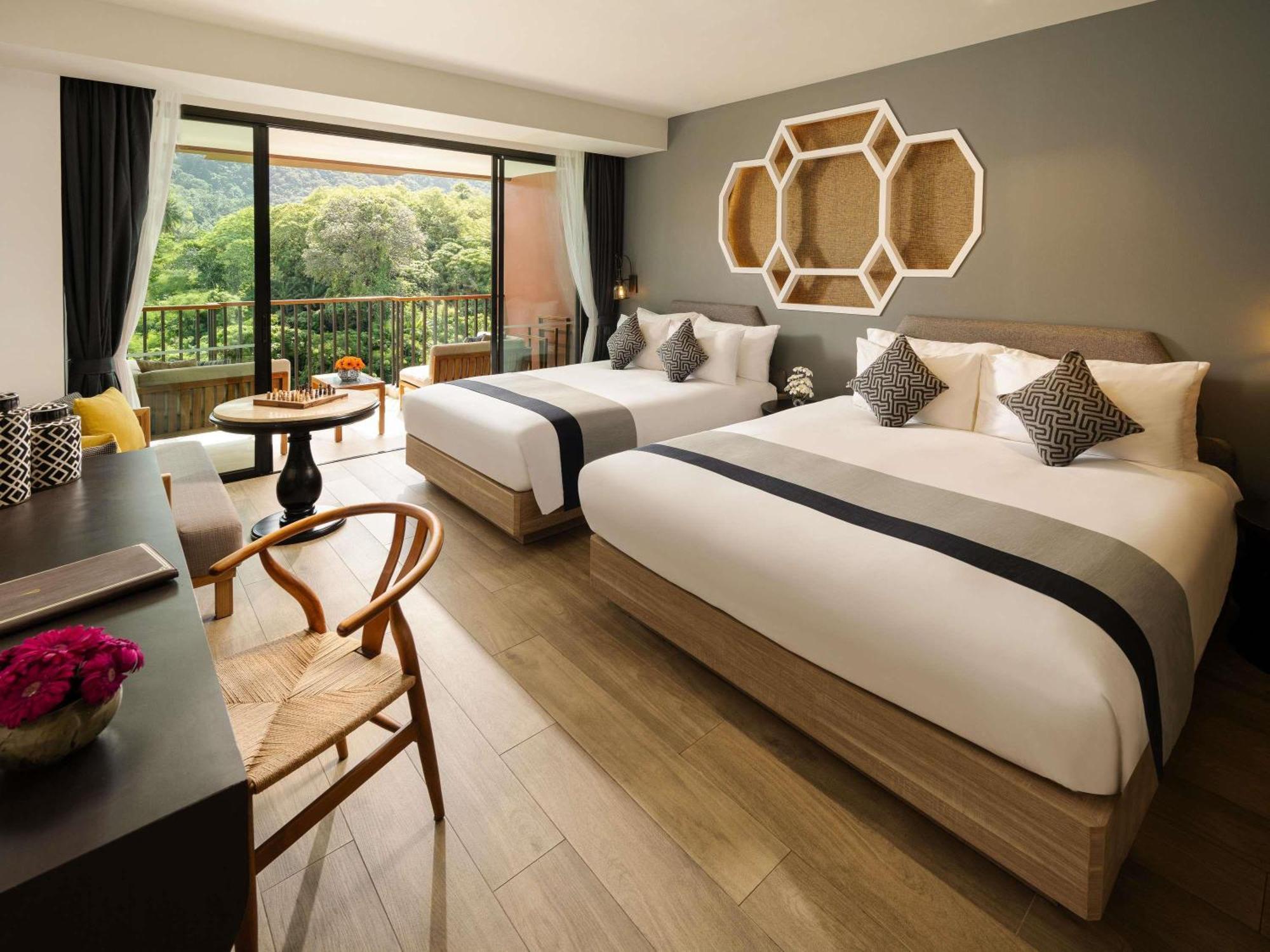 Chambre Familiale Deluxe 1 Lit King-Size et 1 Lit Queen-Size - Balcon - Vue sur Montagne