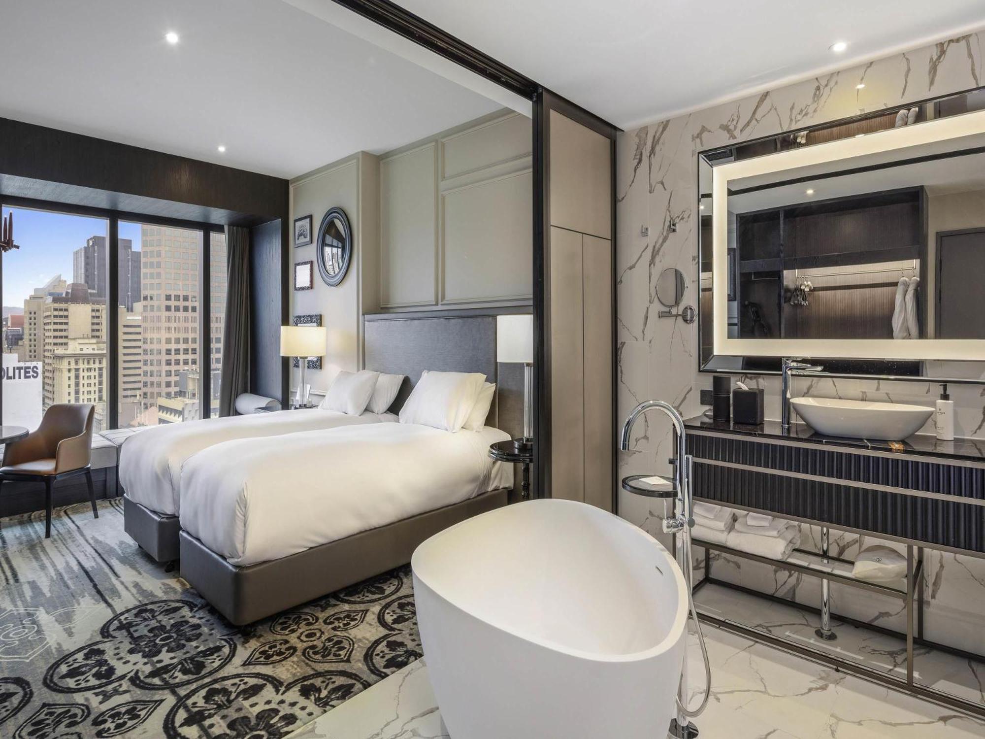 Luxury Twin Room with City or Hills View
