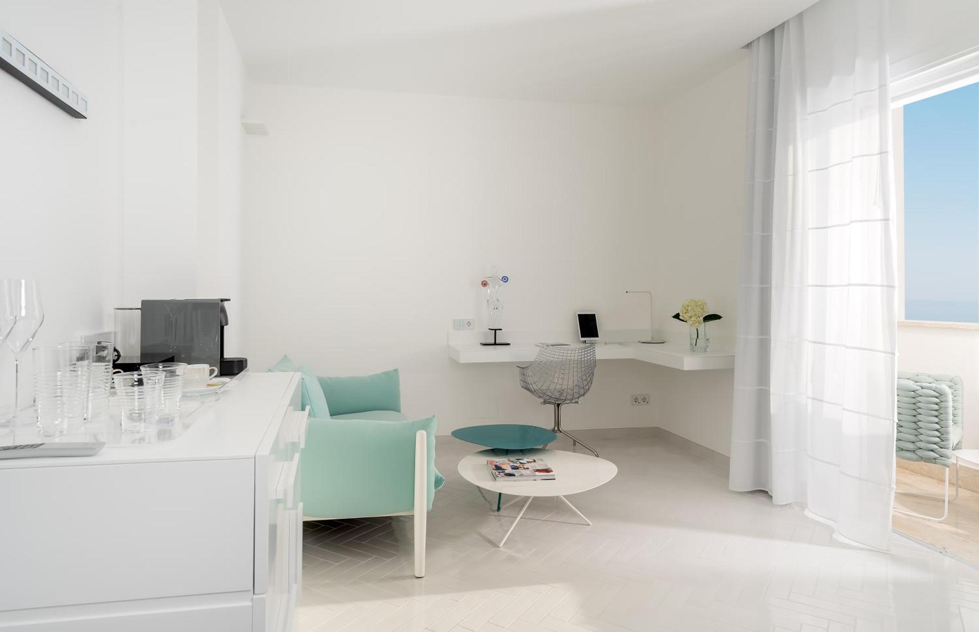 Deluxe Double or Twin Room Sea View