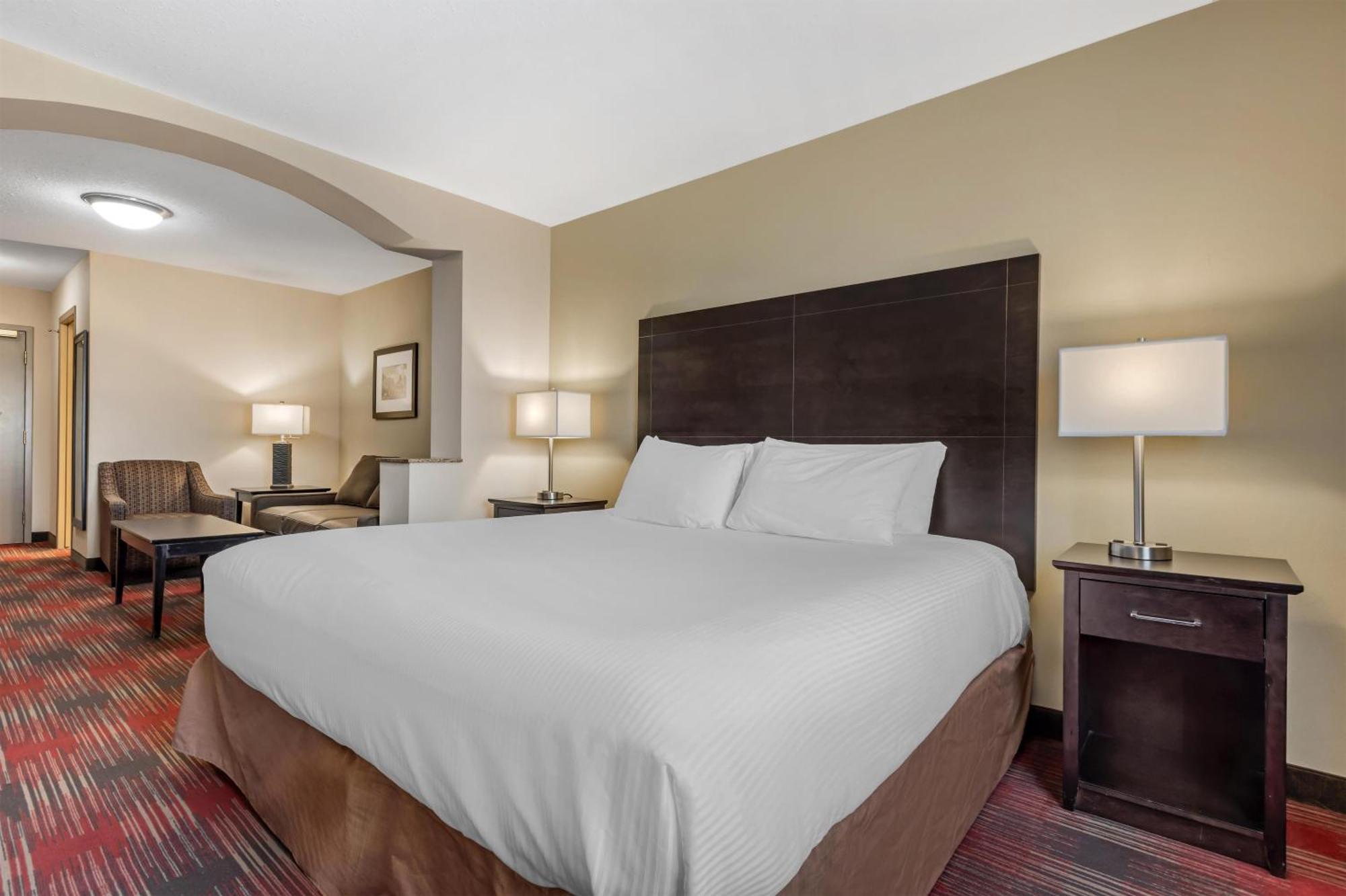 Two-Bedroom Suite with One King Beds, Two Single Beds and Sofa Bed