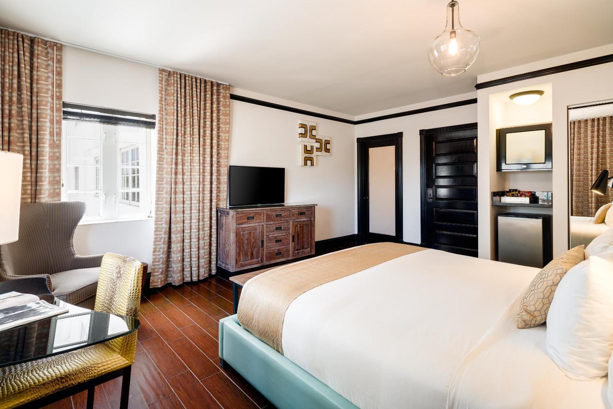 Quarto Clássico com Cama King-size
