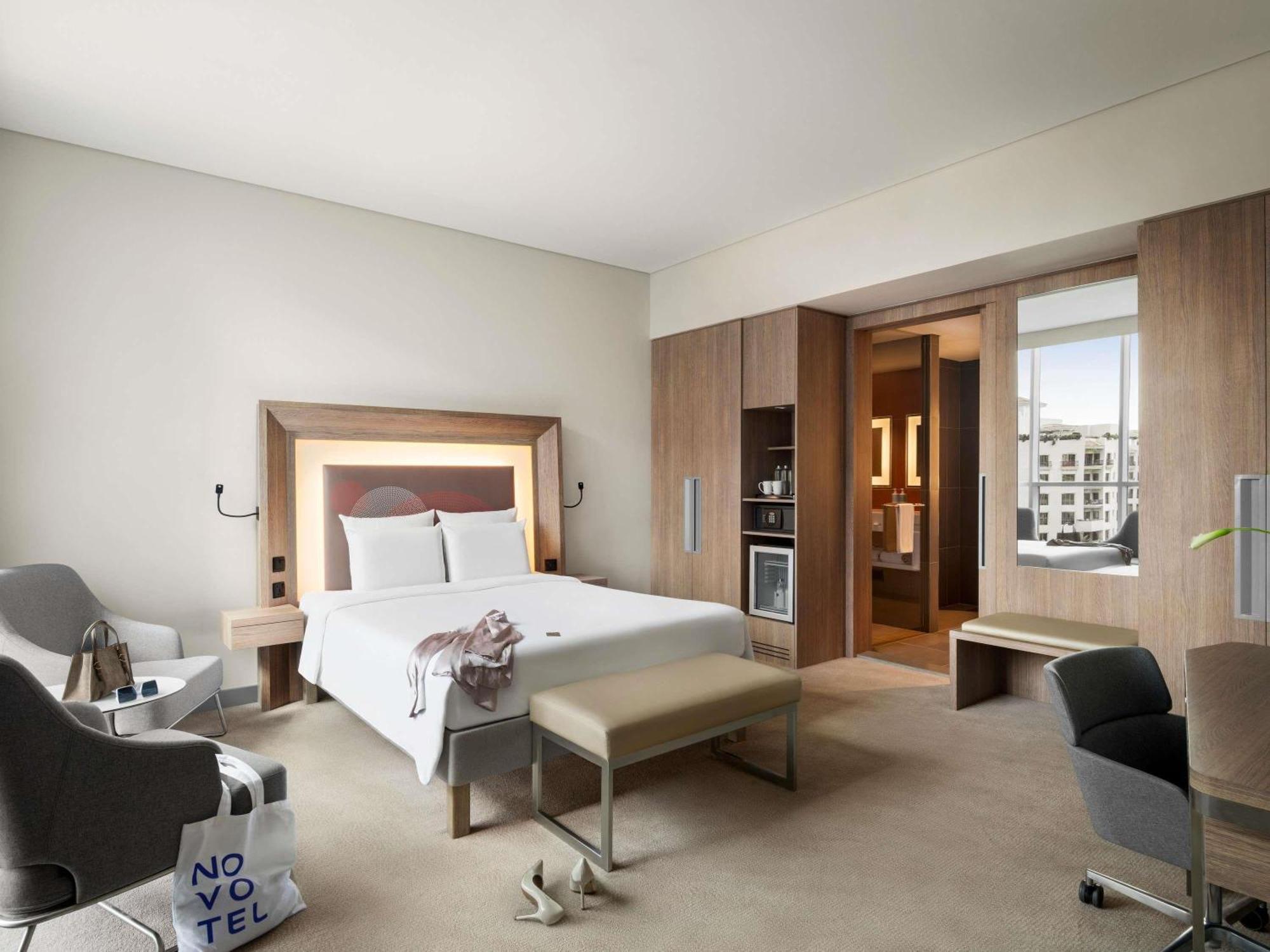 Executive Suite with Jacuzzi and Balcony
