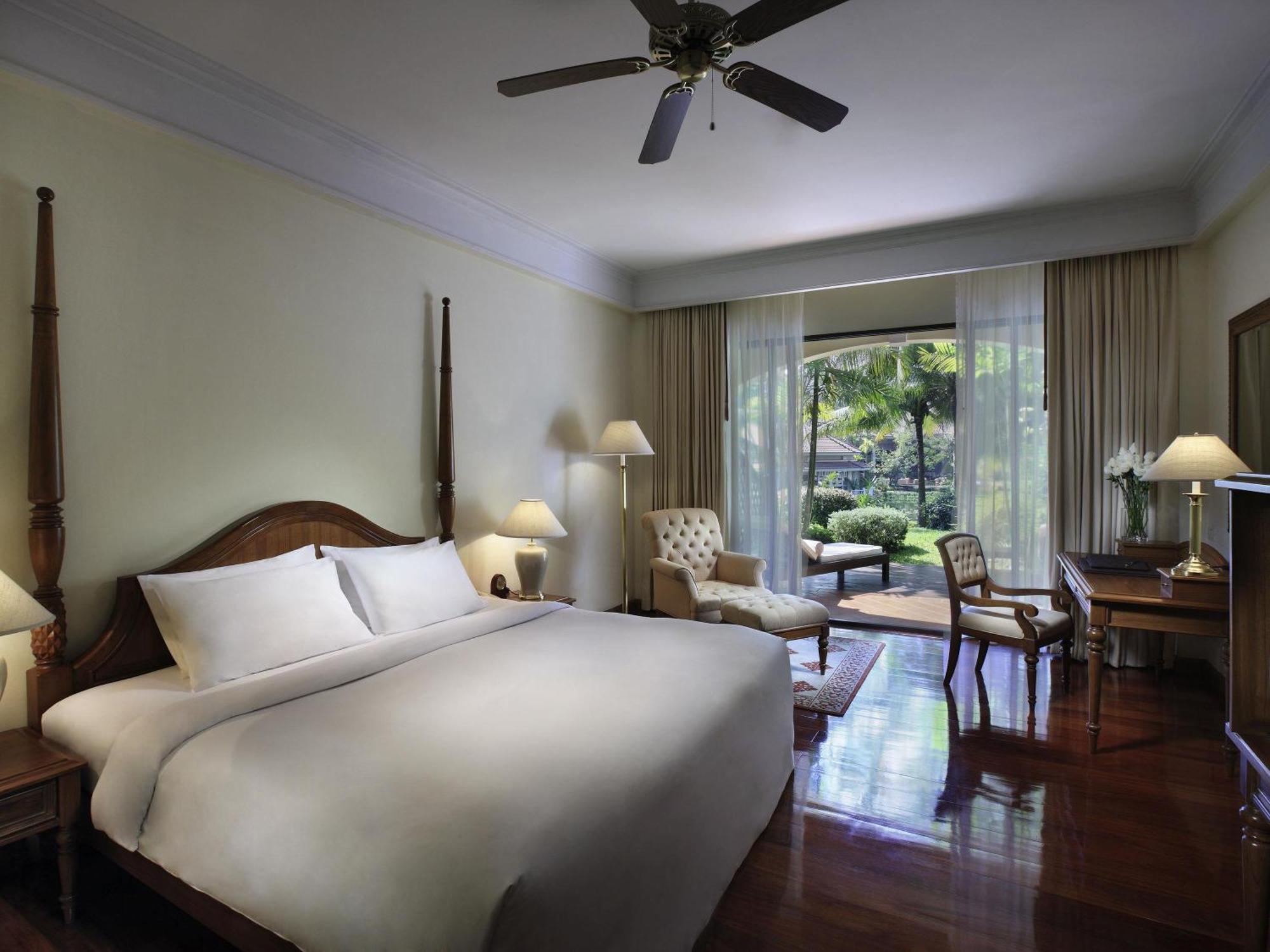 Chambre Lit King-Size de Luxe avec Terrasse et Accès au Club
