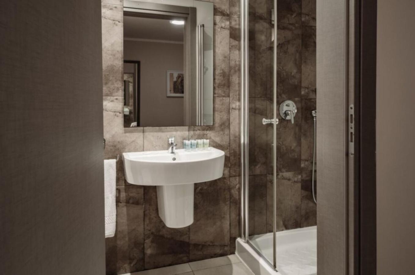 Standard Double or Twin Room,1729994817:JPEG