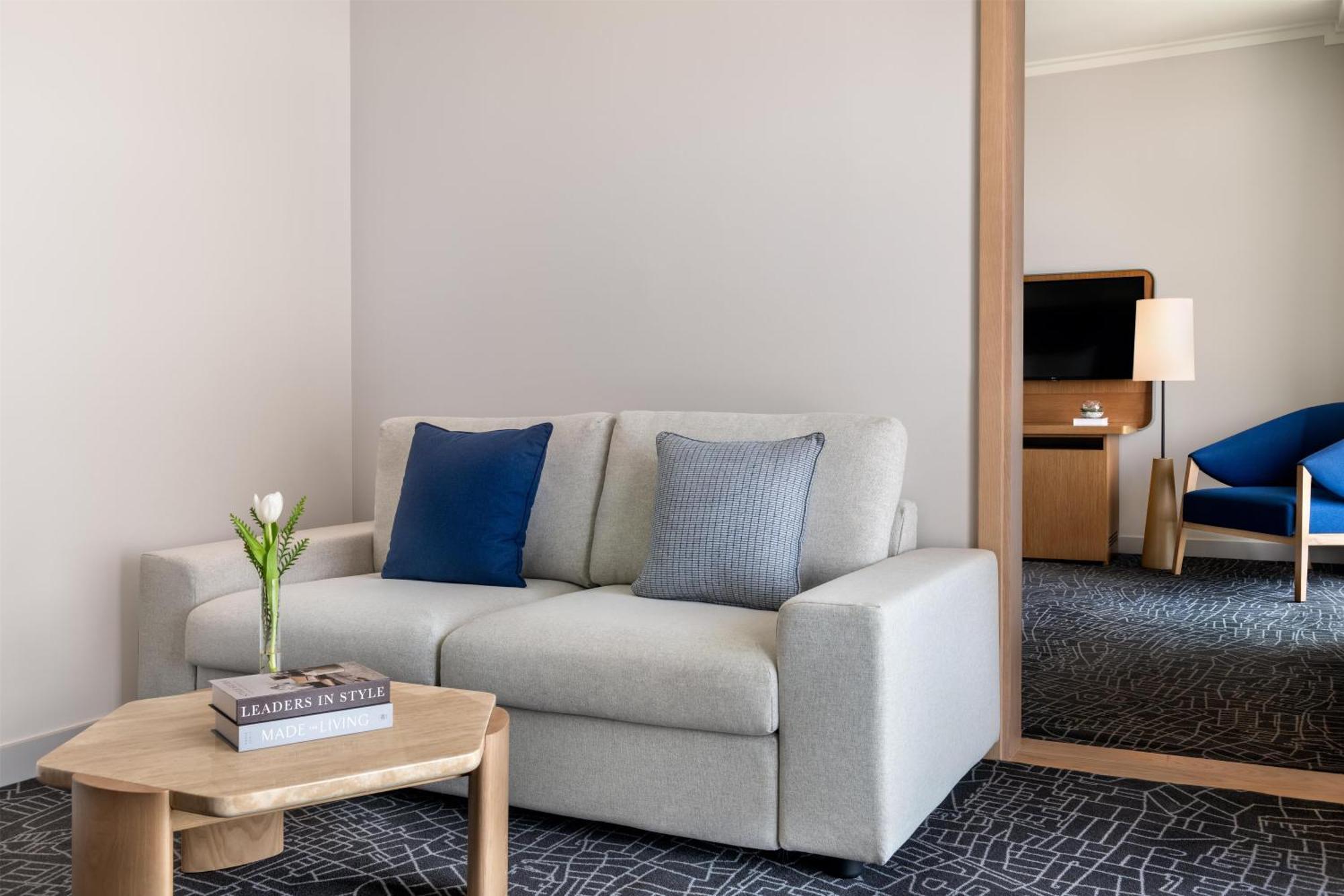 Deluxe Family King Suite with Sea View and Balcony - Theme Park