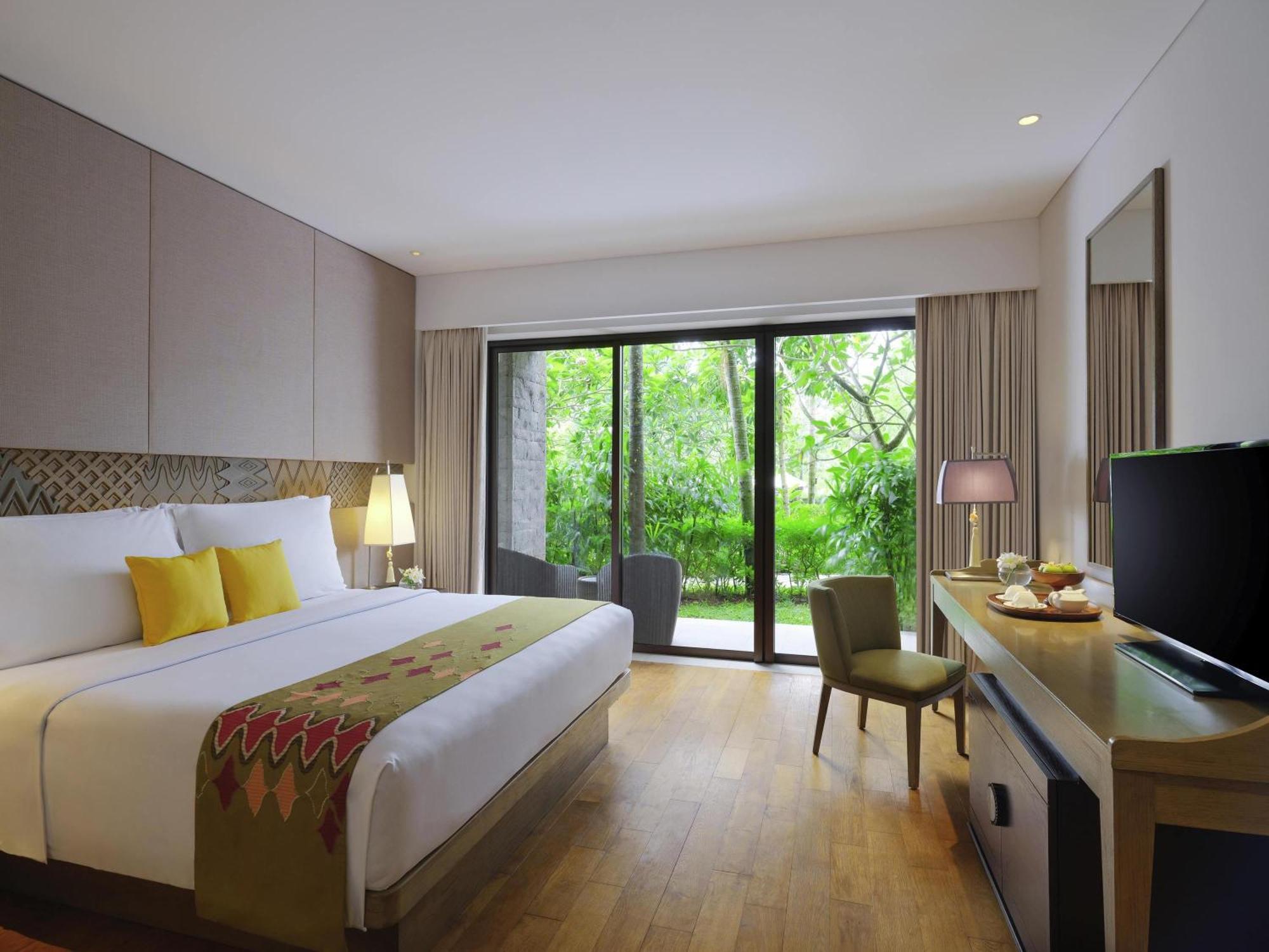 Classic King Room with Free Daily Chocolate Hours and Daily Resort Activities