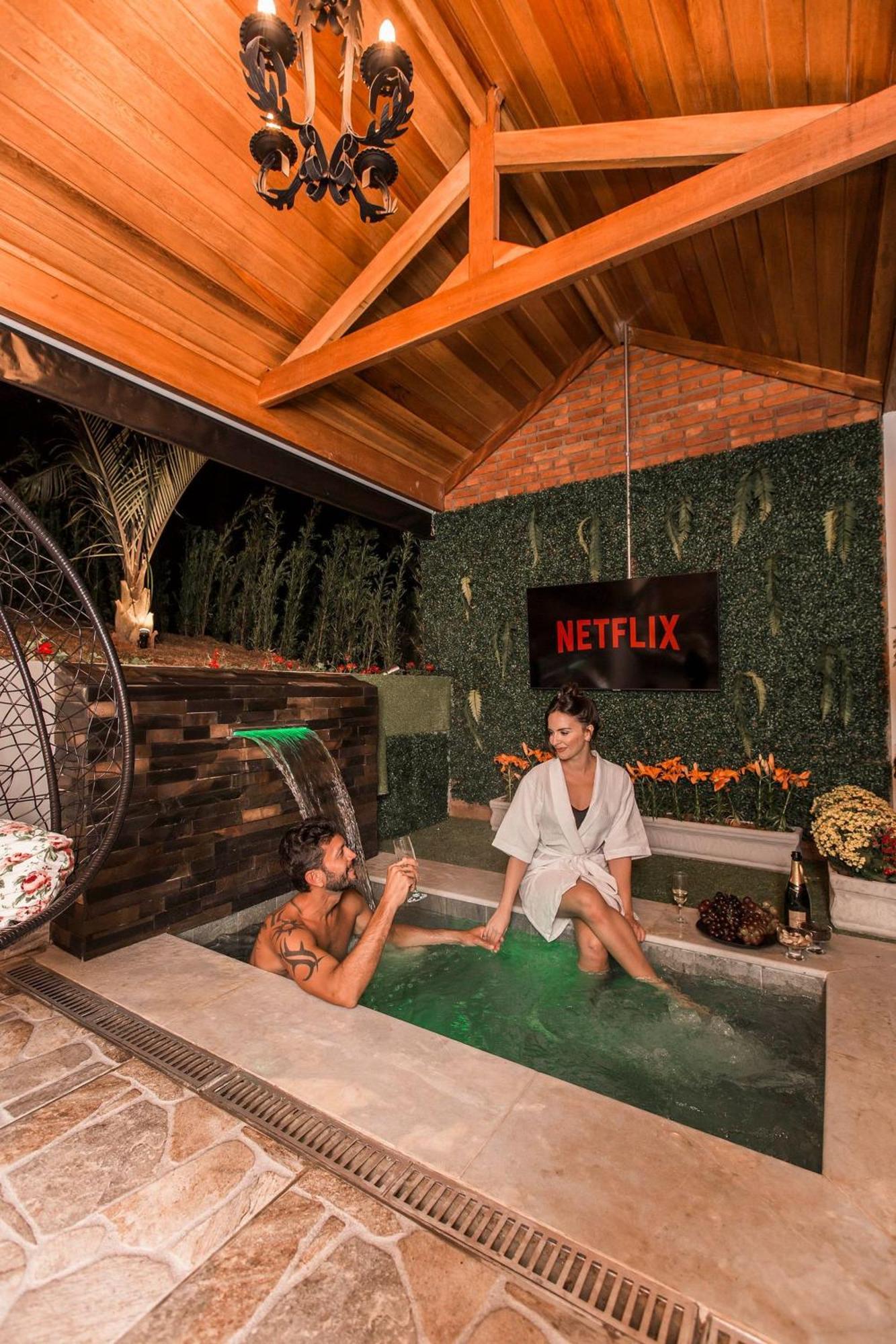 Suíte com Piscina Privativa