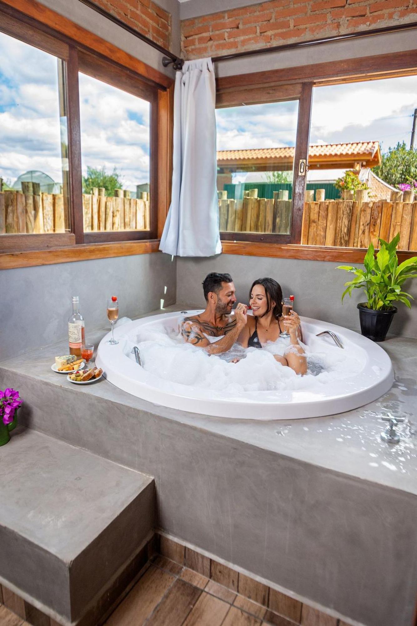 Suíte Deluxe com Banheira de Hidromassagem
