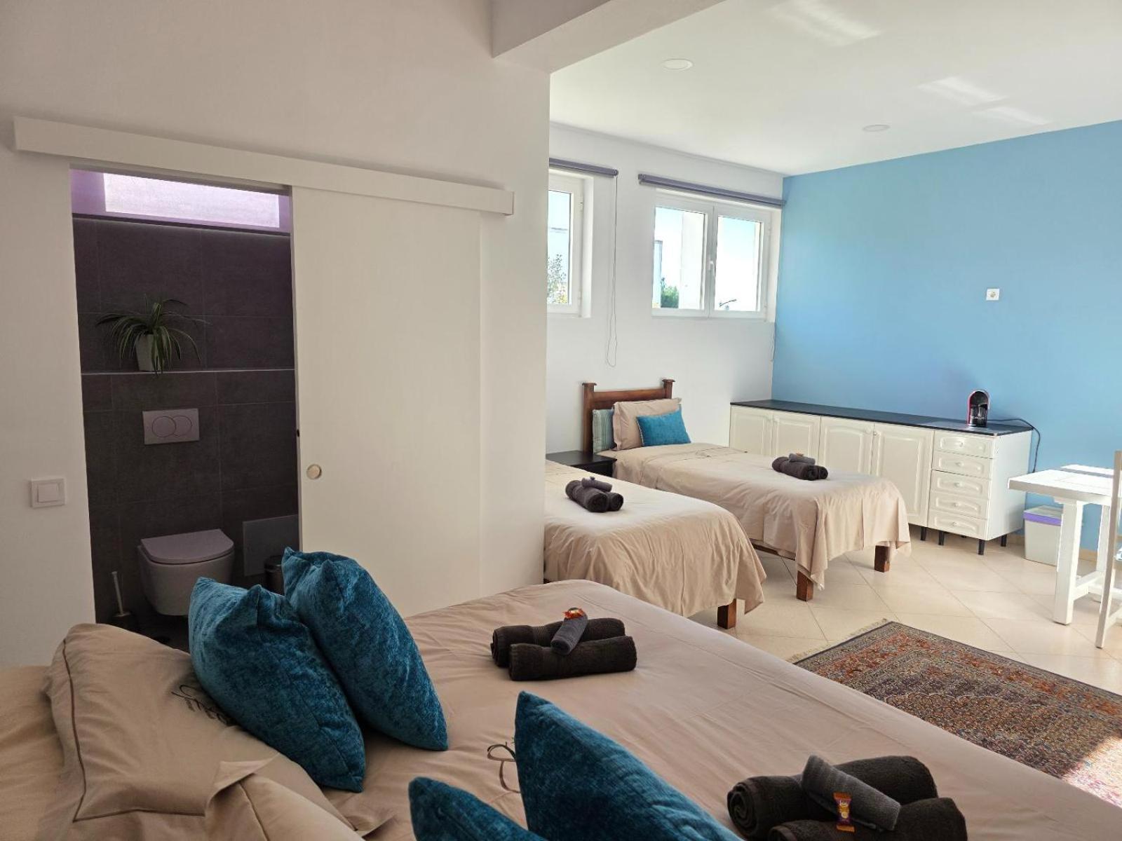 Quarto Quádruplo com Casa de Banho