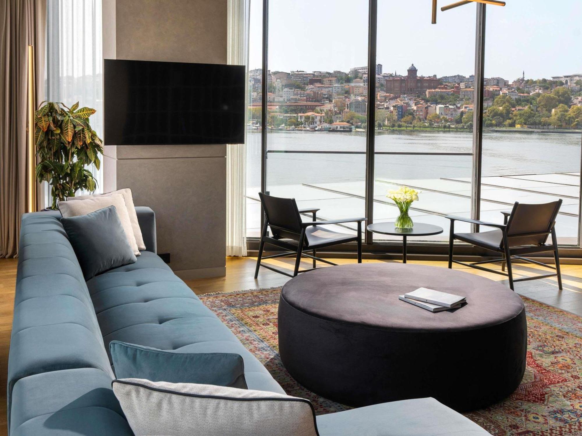 Hoeksuite met 1 slaapkamer, uitzicht op zee en butlerservice
