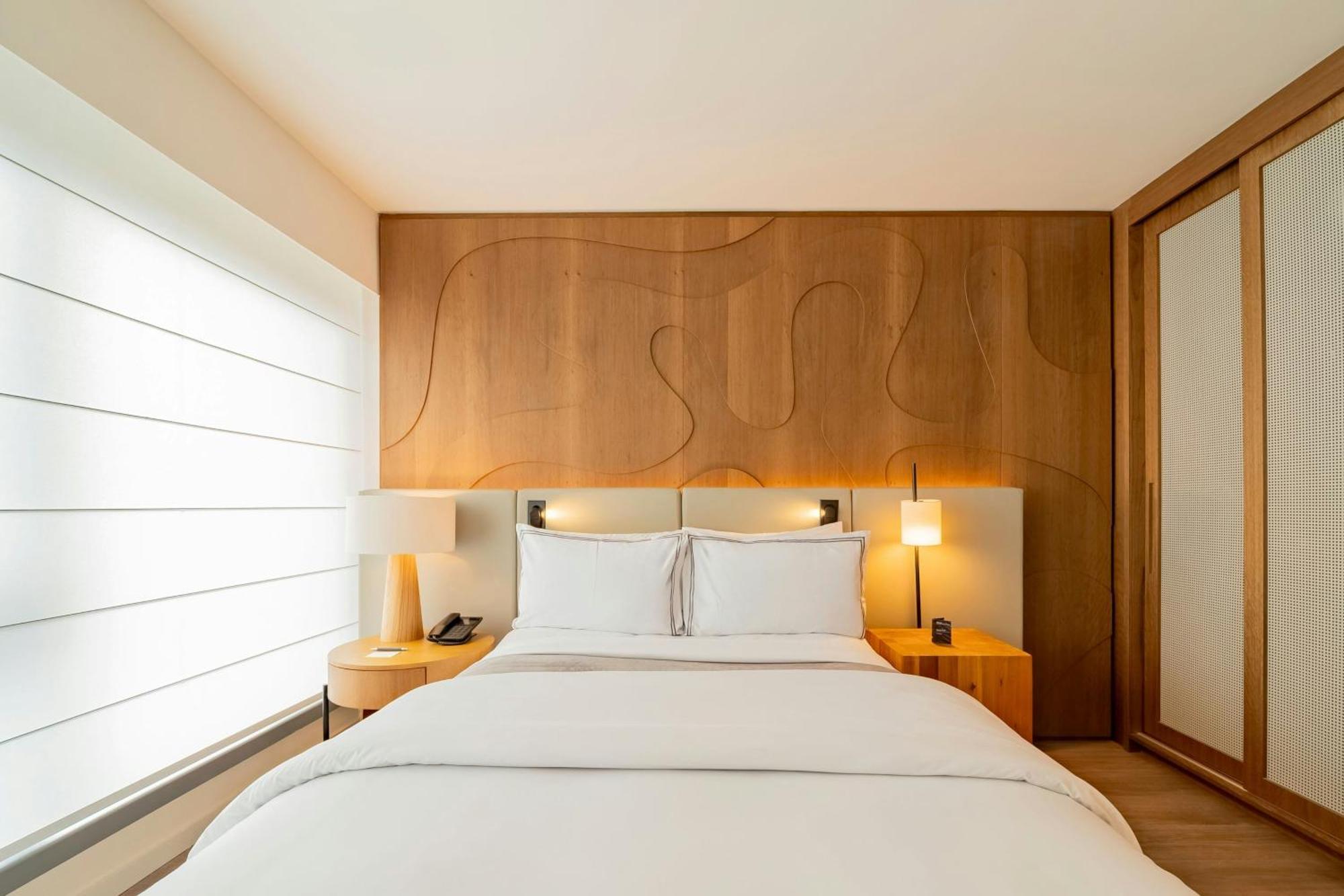 Deluxe Room with One Double Bed - Mobility Accessible