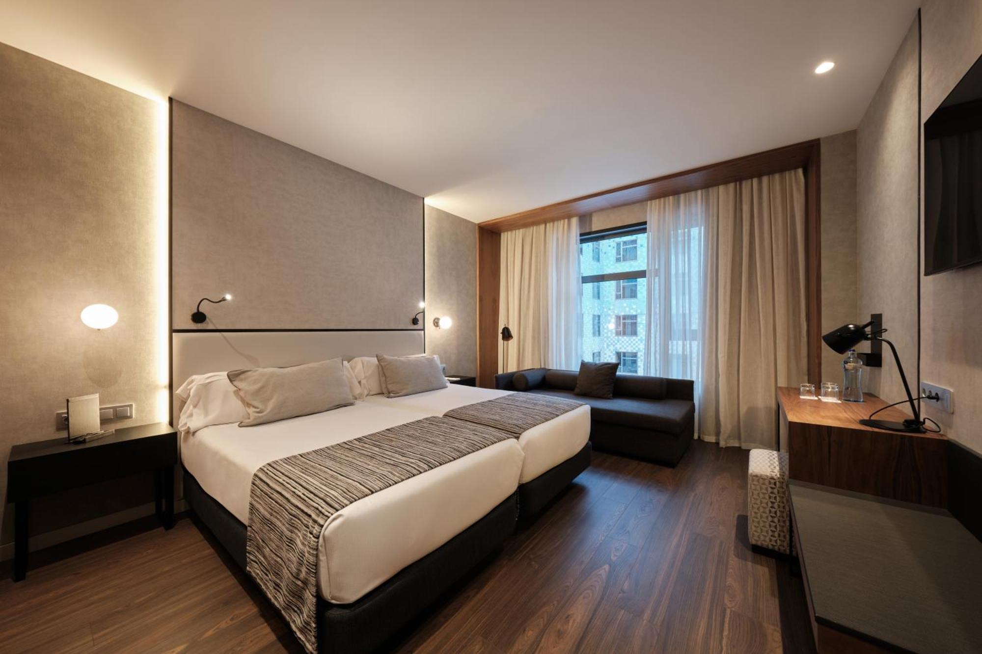 Quarto Triplo (2 Adultos + 1 Criança)