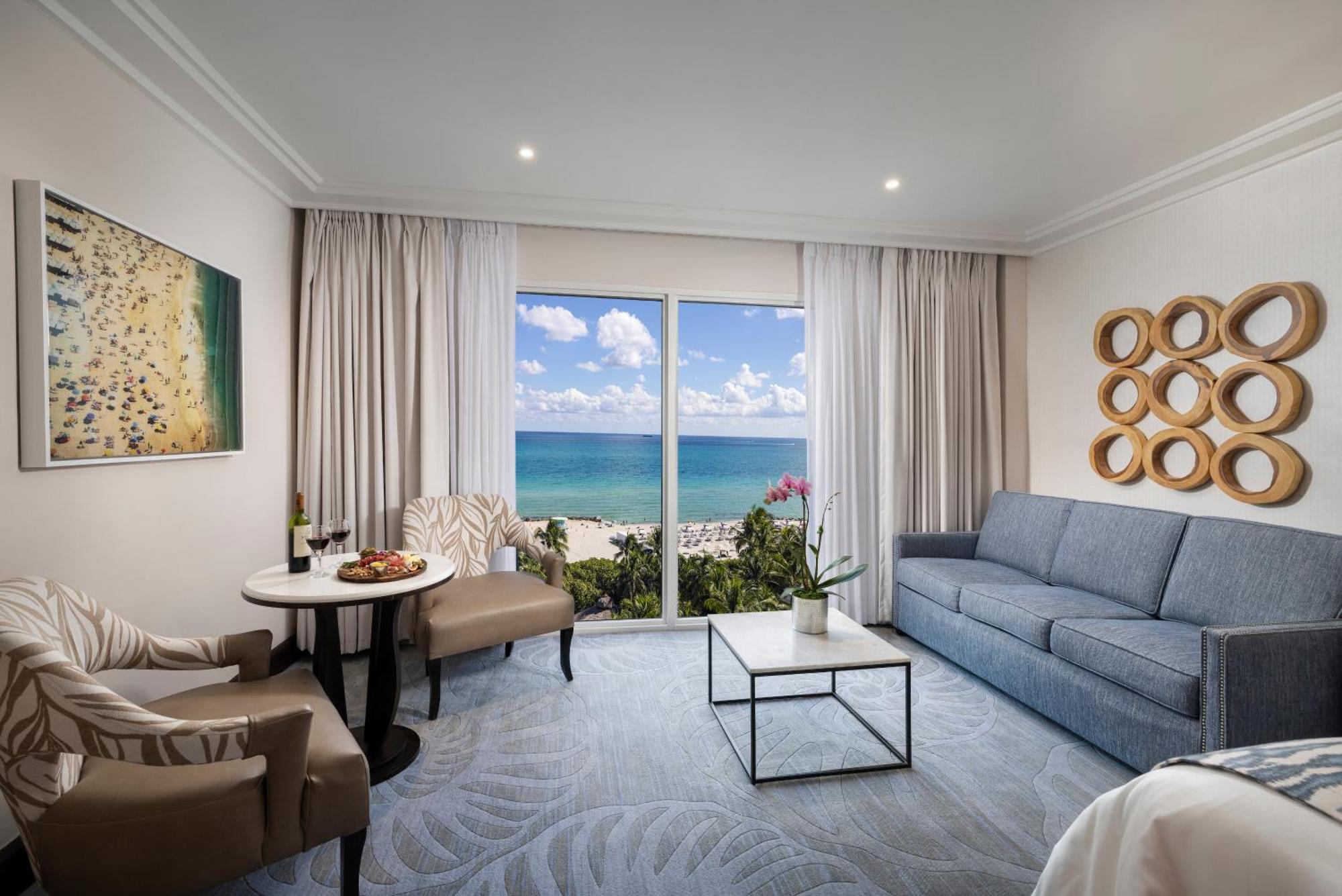 Deluxe Oceanfront 1 King Bed Sofabed