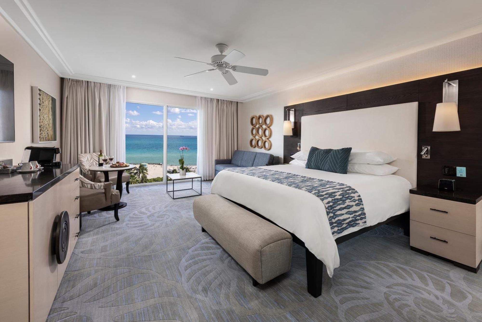 Deluxe Oceanfront 1 King Bed Sofabed