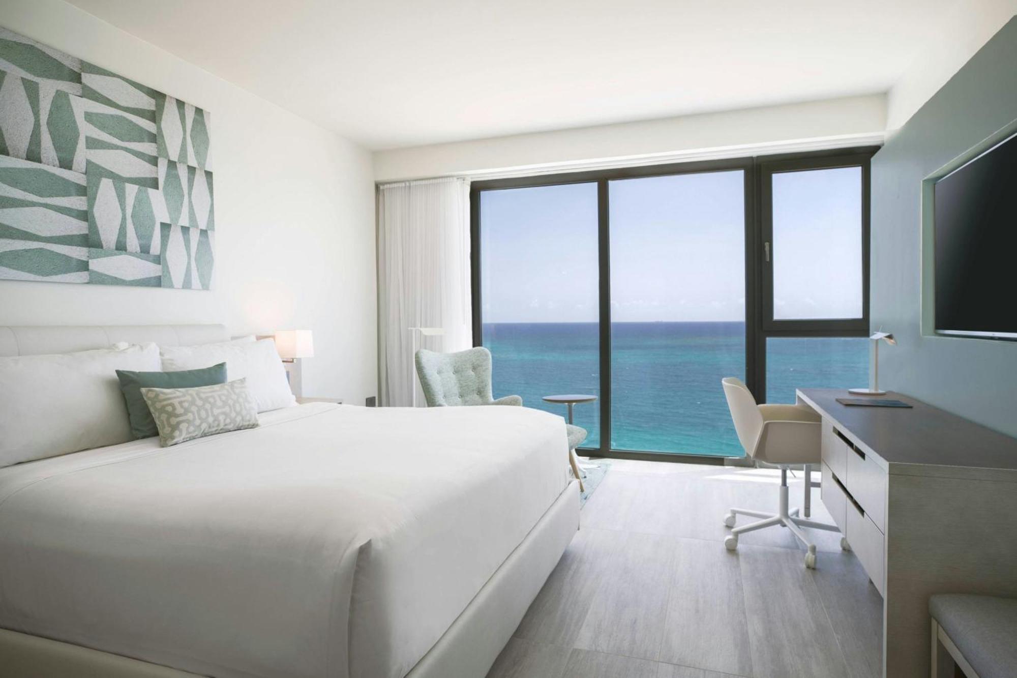 Chambre Lit Queen-Size - Vue sur Complexe