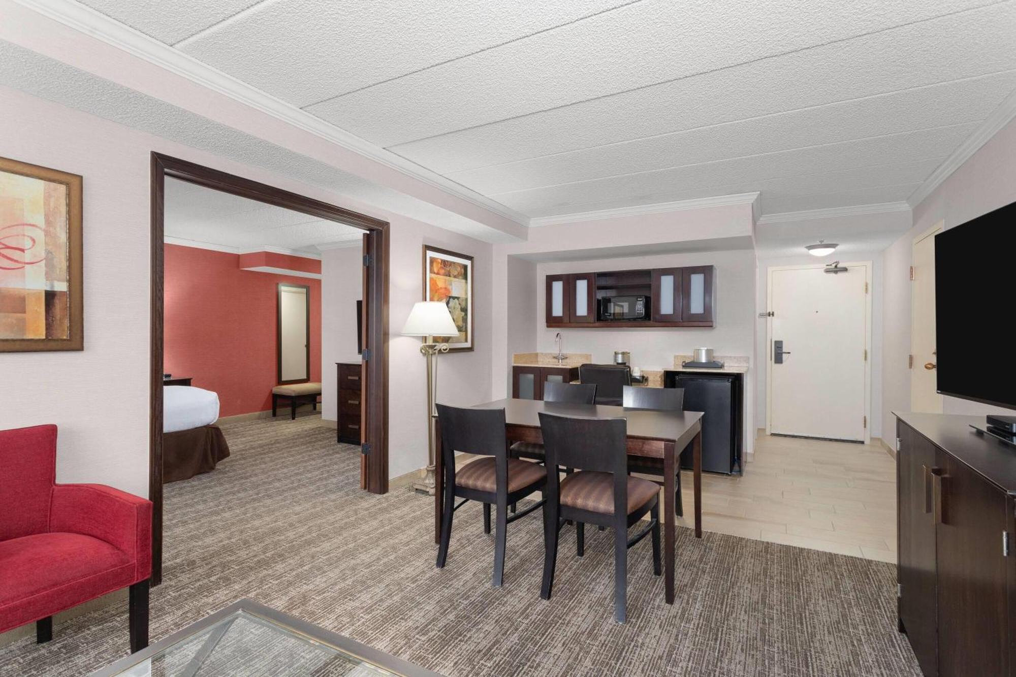 One-Bedroom Executive King Junior Suite - Non-Smoking