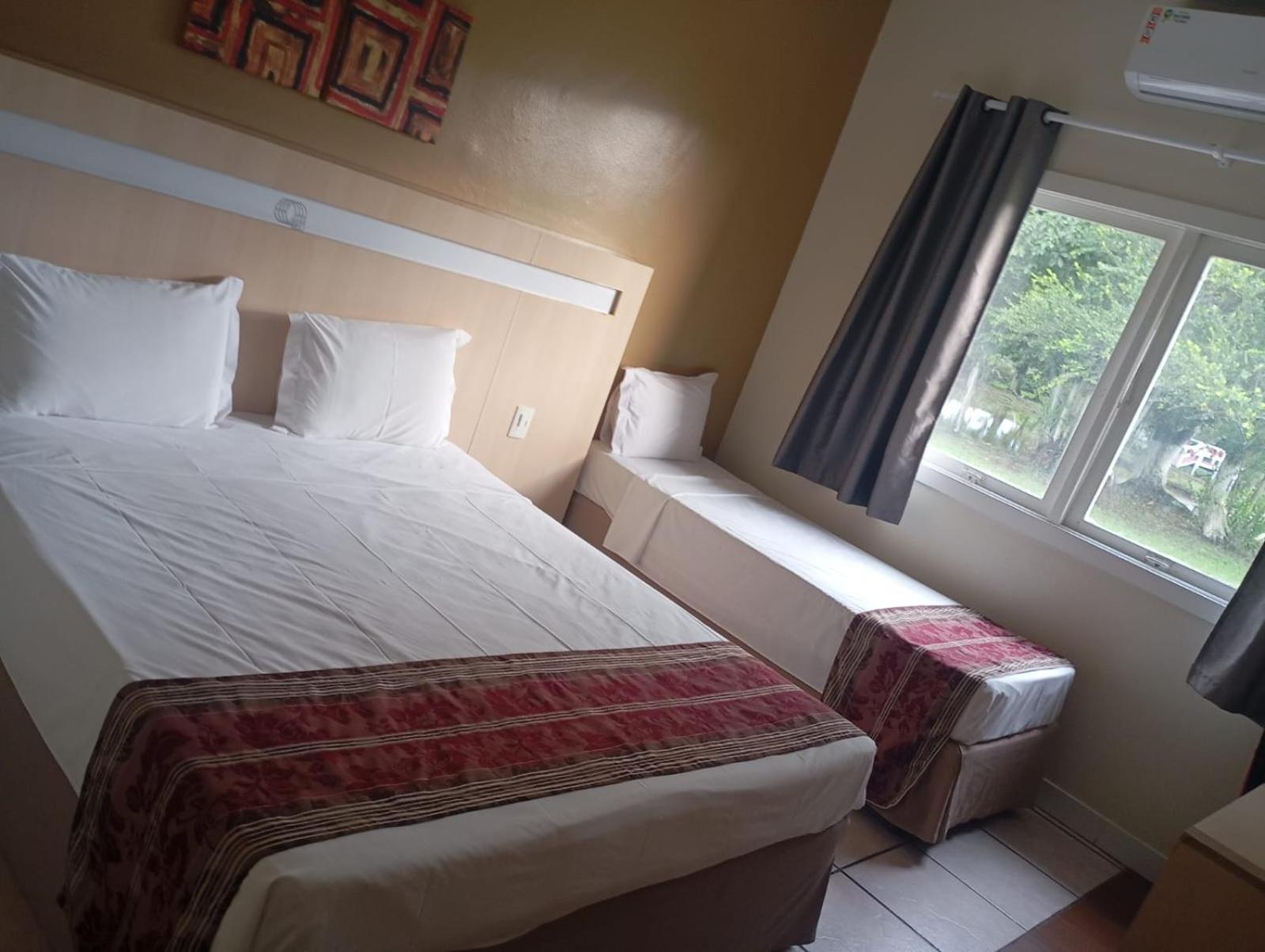 Quarto Duplo com Cama Extra
