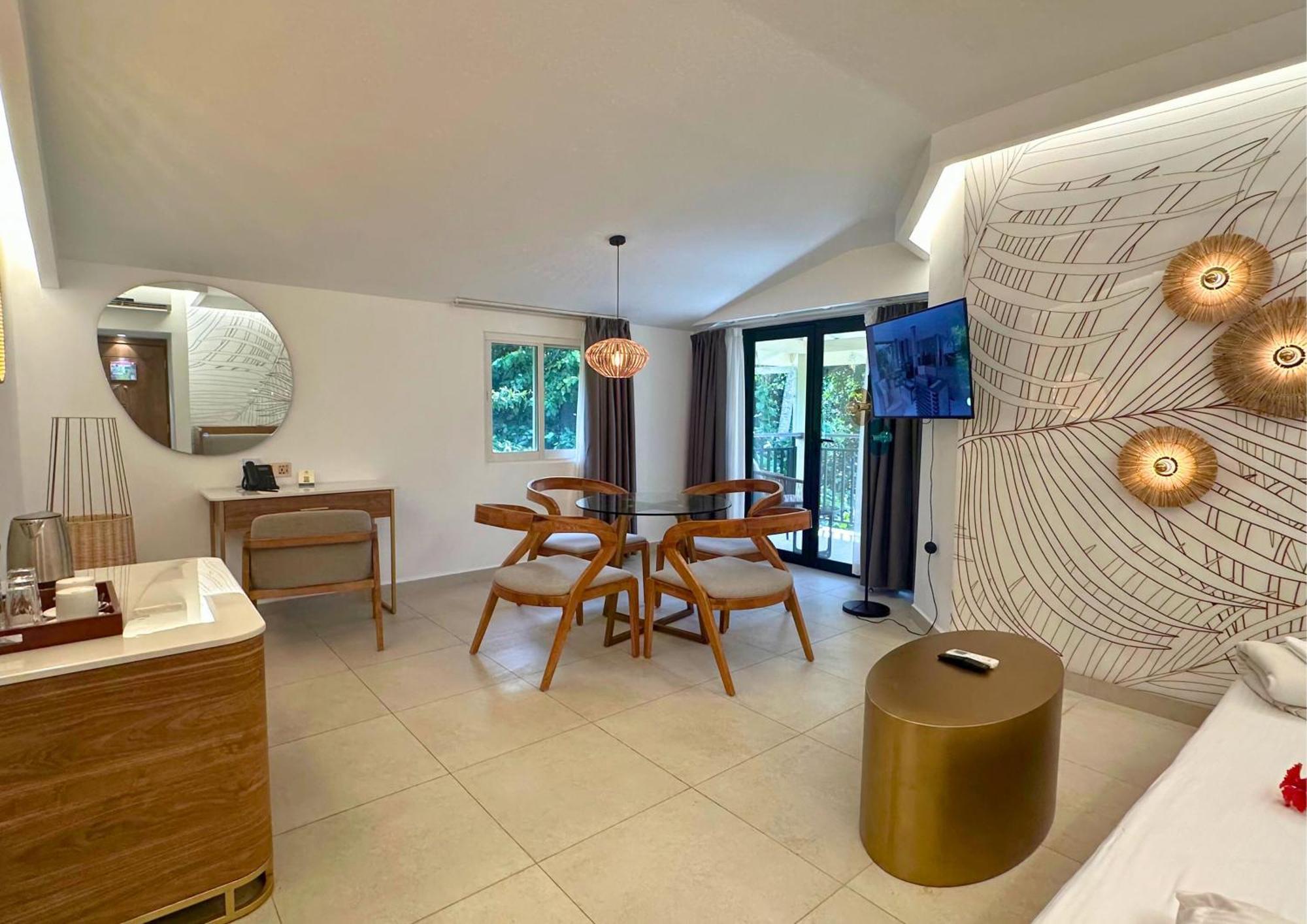 Signature Superior Ocean kitchenette