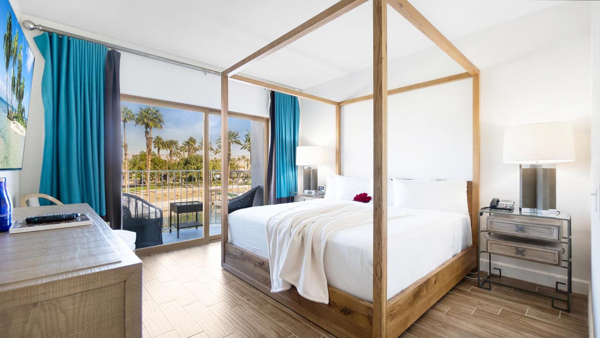 Deluxe Lake View Room