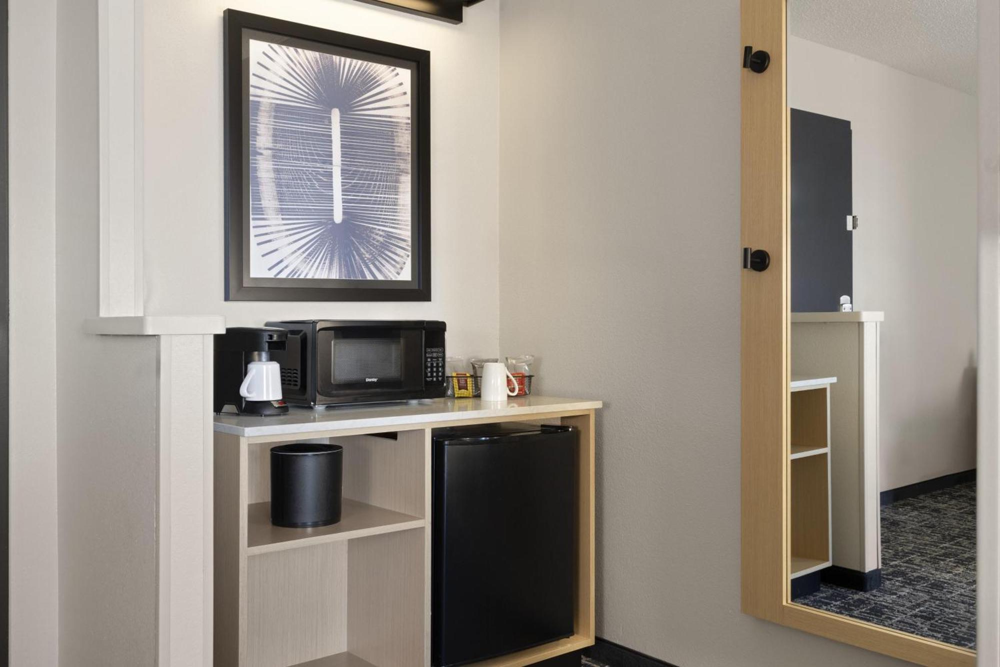 Double Room with Two Double Beds and Accessible Tub - Disability Access