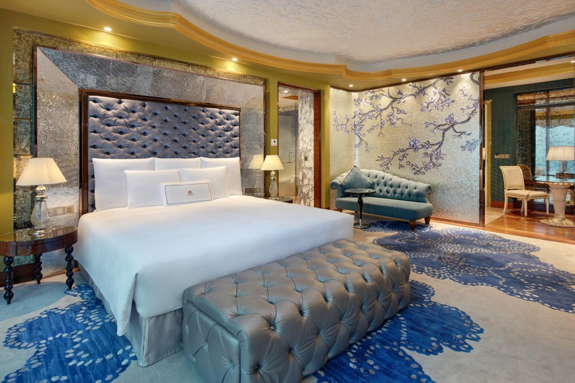 Junior Suite High Floor with Executive Lounge Access
