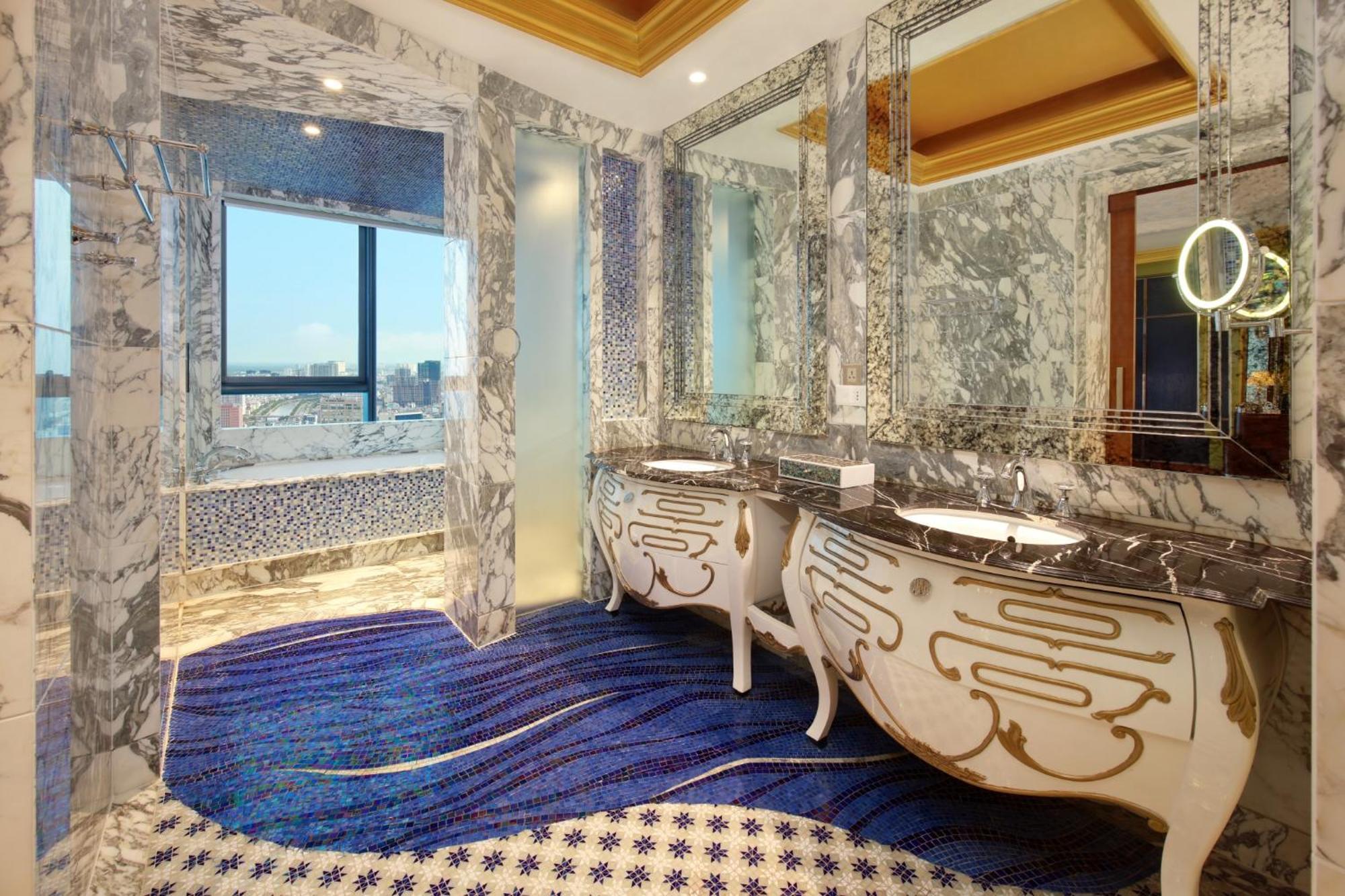 Junior Suite High Floor Executive Lounge Access