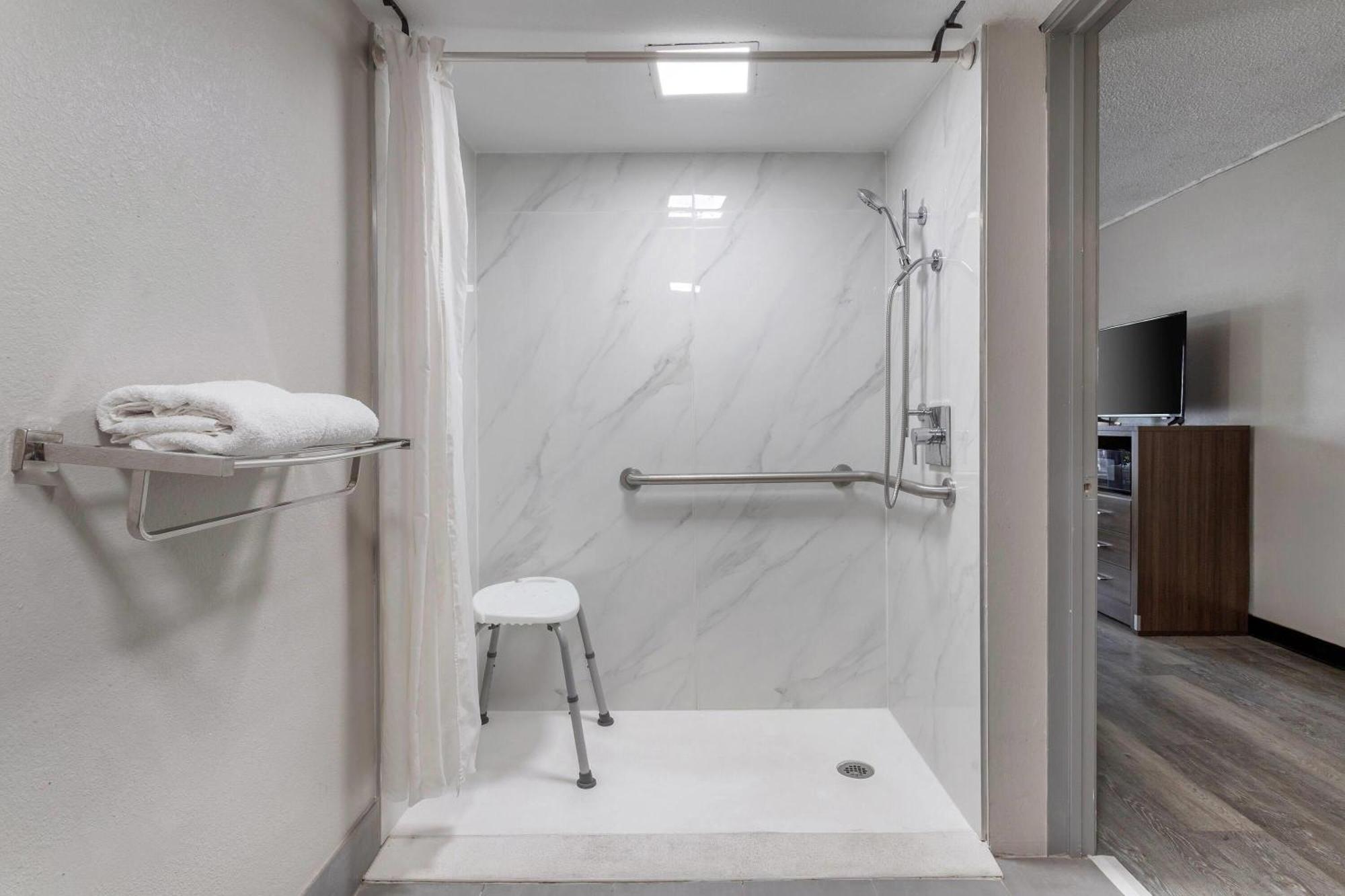 King Room Roll Shower Mobility Access or Non-Smoking