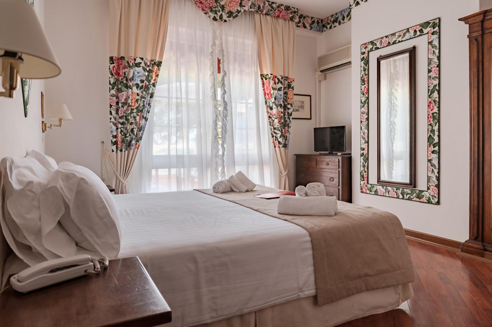 Deluxe Double or Twin Room Sea View