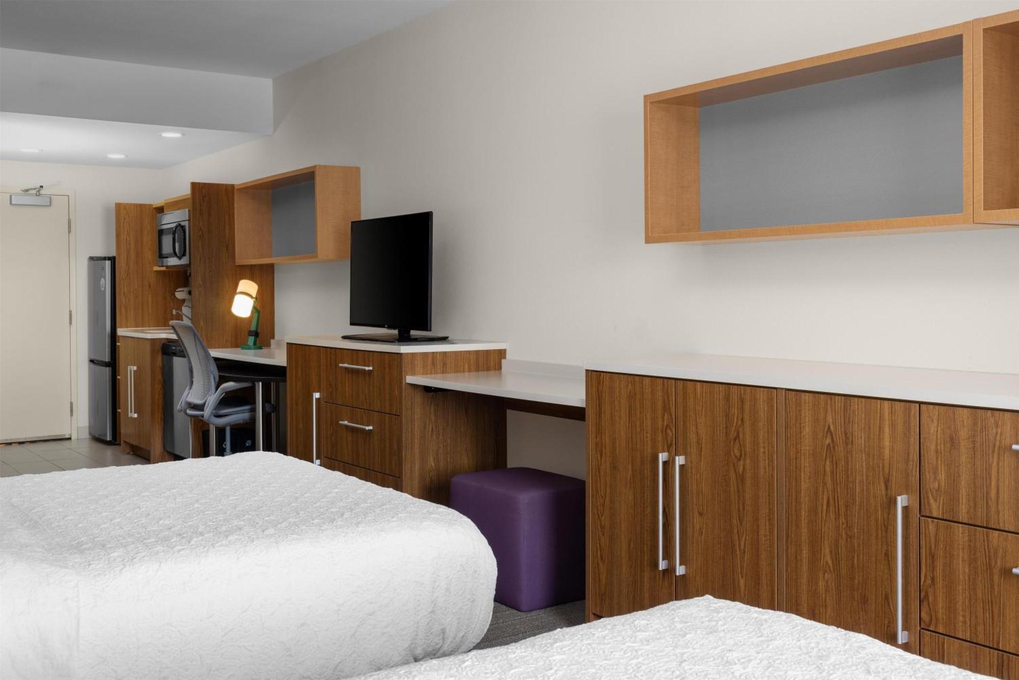 Queen Studio with Two Queen Beds - Non-Smoking