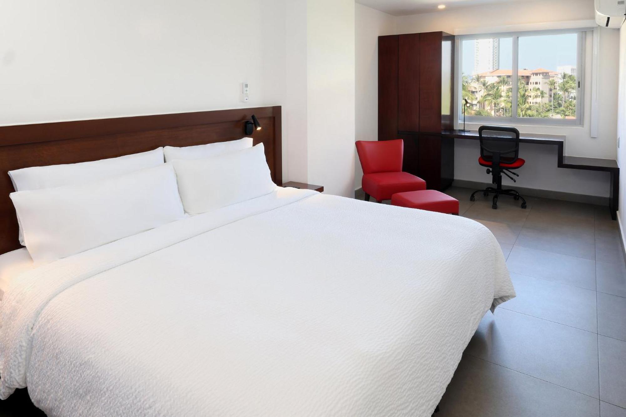 Standard King Room City View