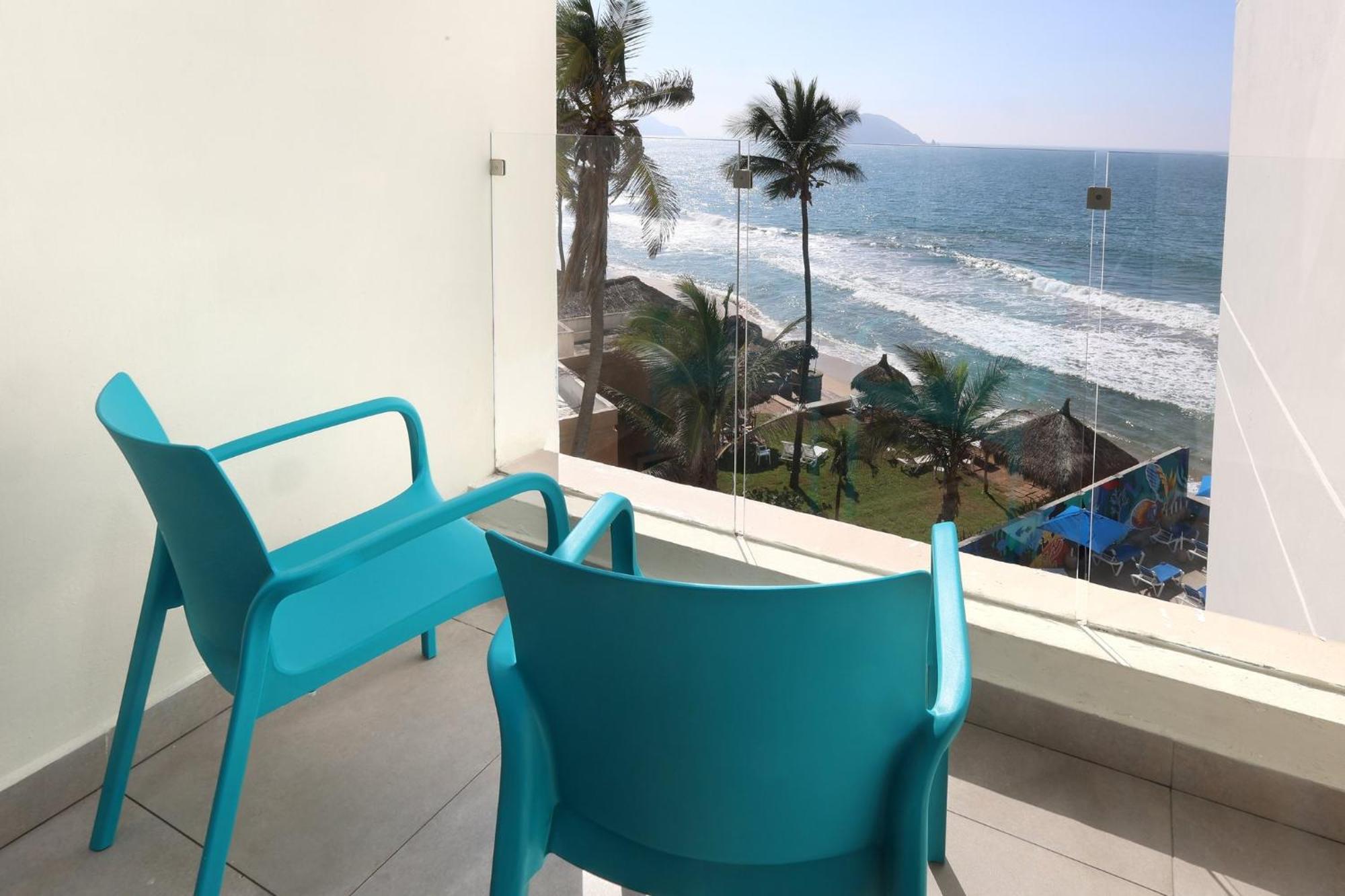 Standard Queen Room Two Queen Beds Ocean View